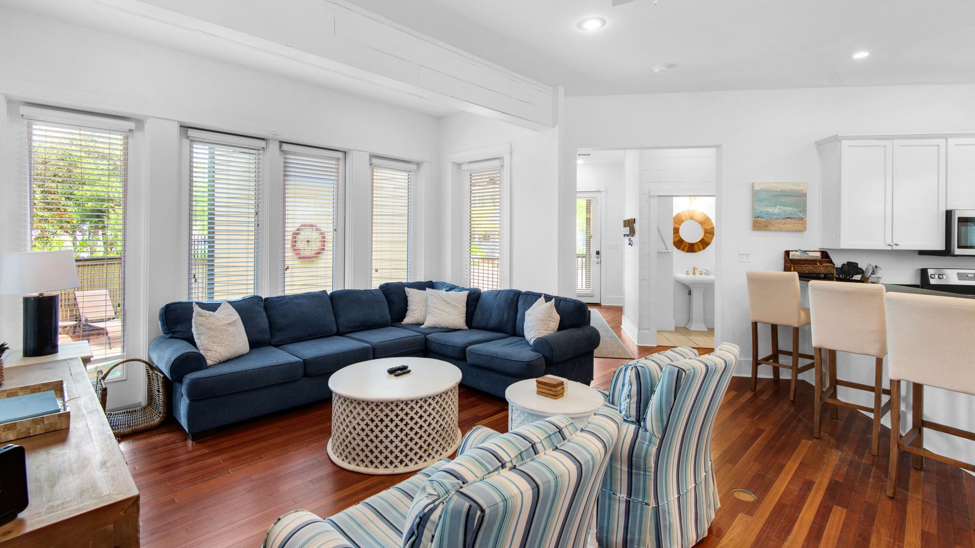 139 N Ryan St - Living area