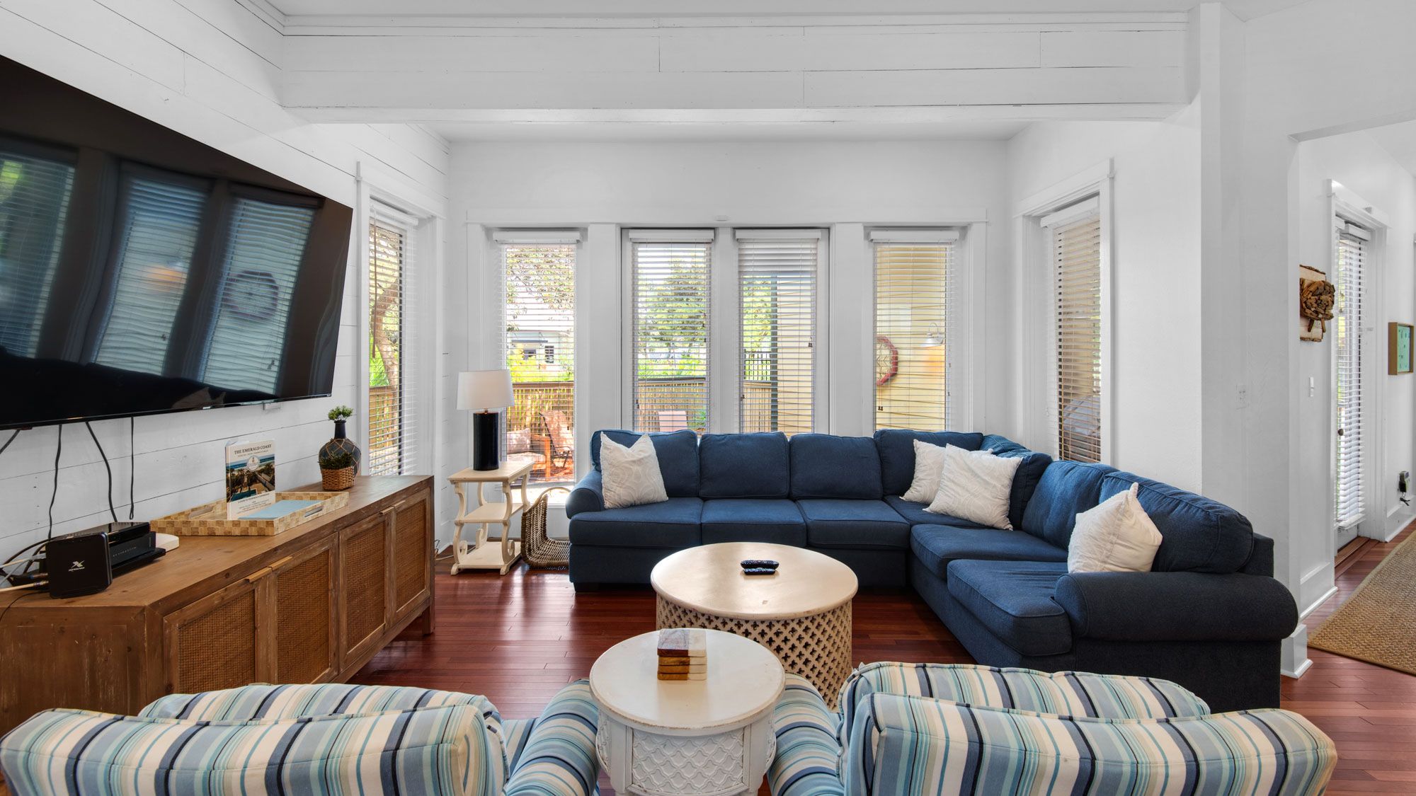 139 N Ryan St - Living area