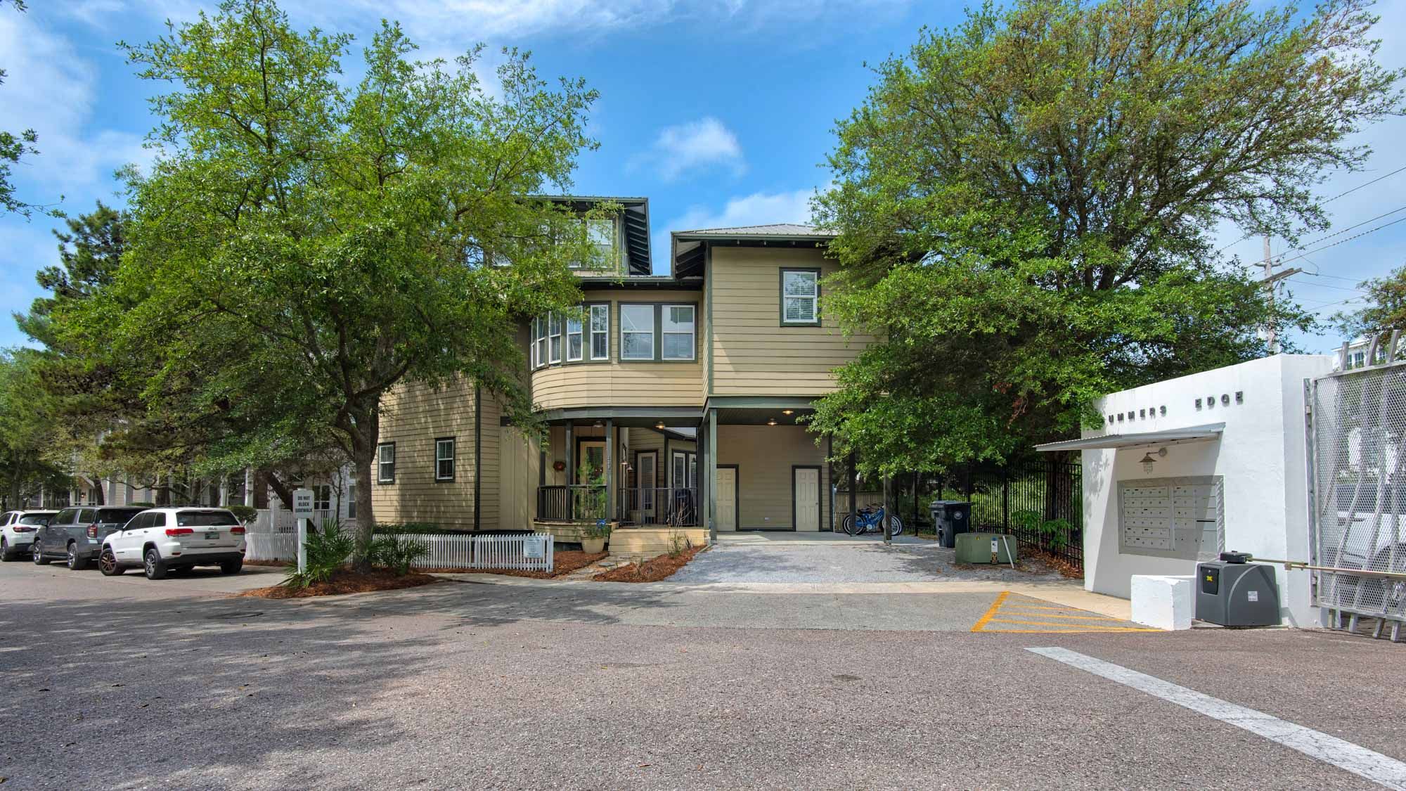 139 N Ryan St - Exterior