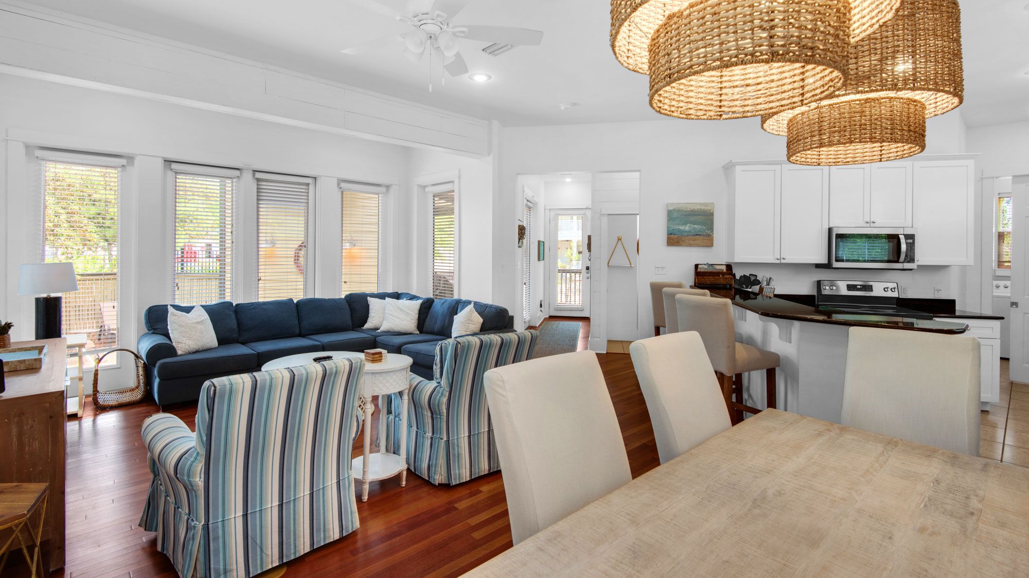 139 N Ryan St - Living area