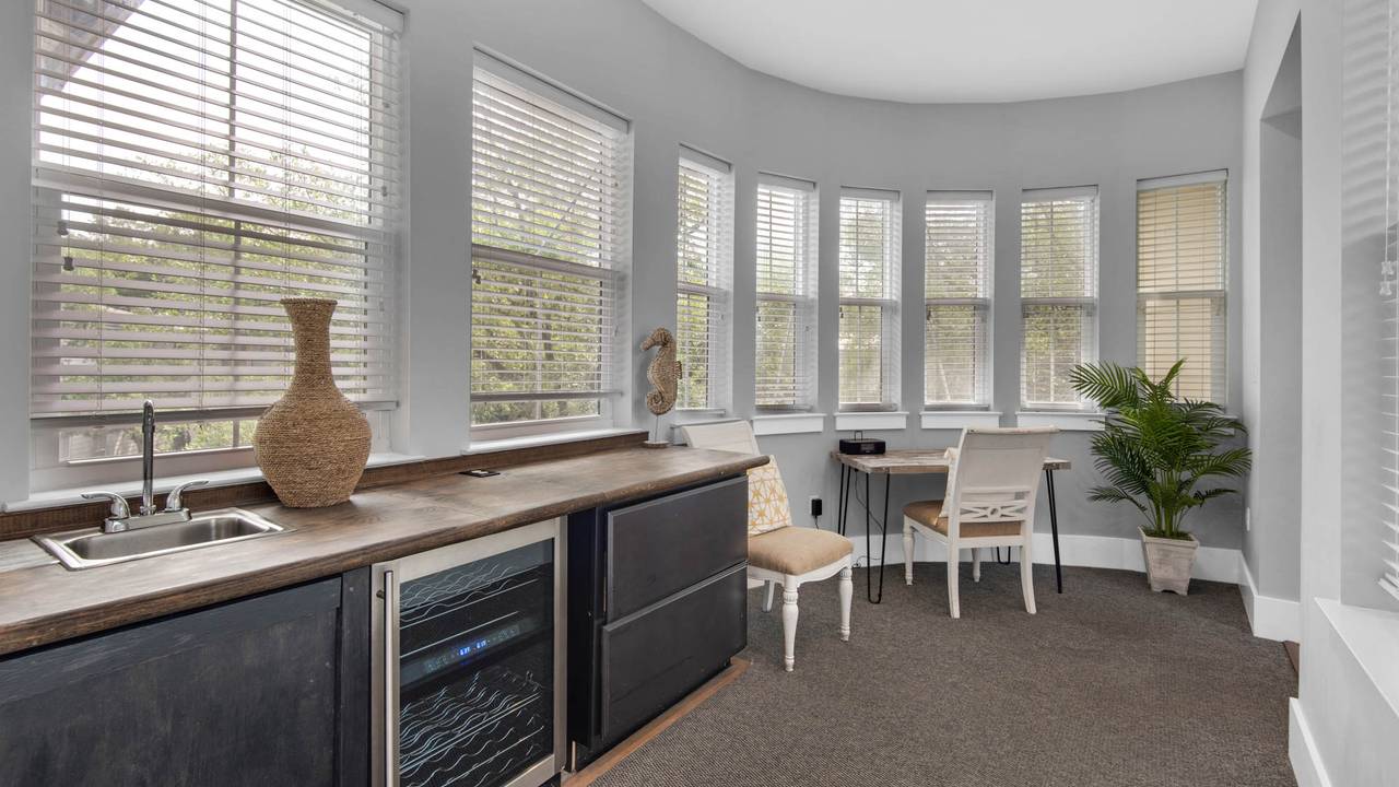 139 N Ryan St - 2nd Floor 139 N Ryan St - 2nd Floor