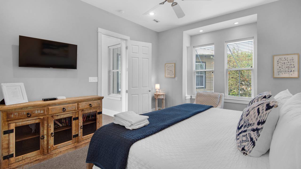 139 N Ryan St - 2nd Floor Bedroom 139 N Ryan St - 2nd Floor Bedroom