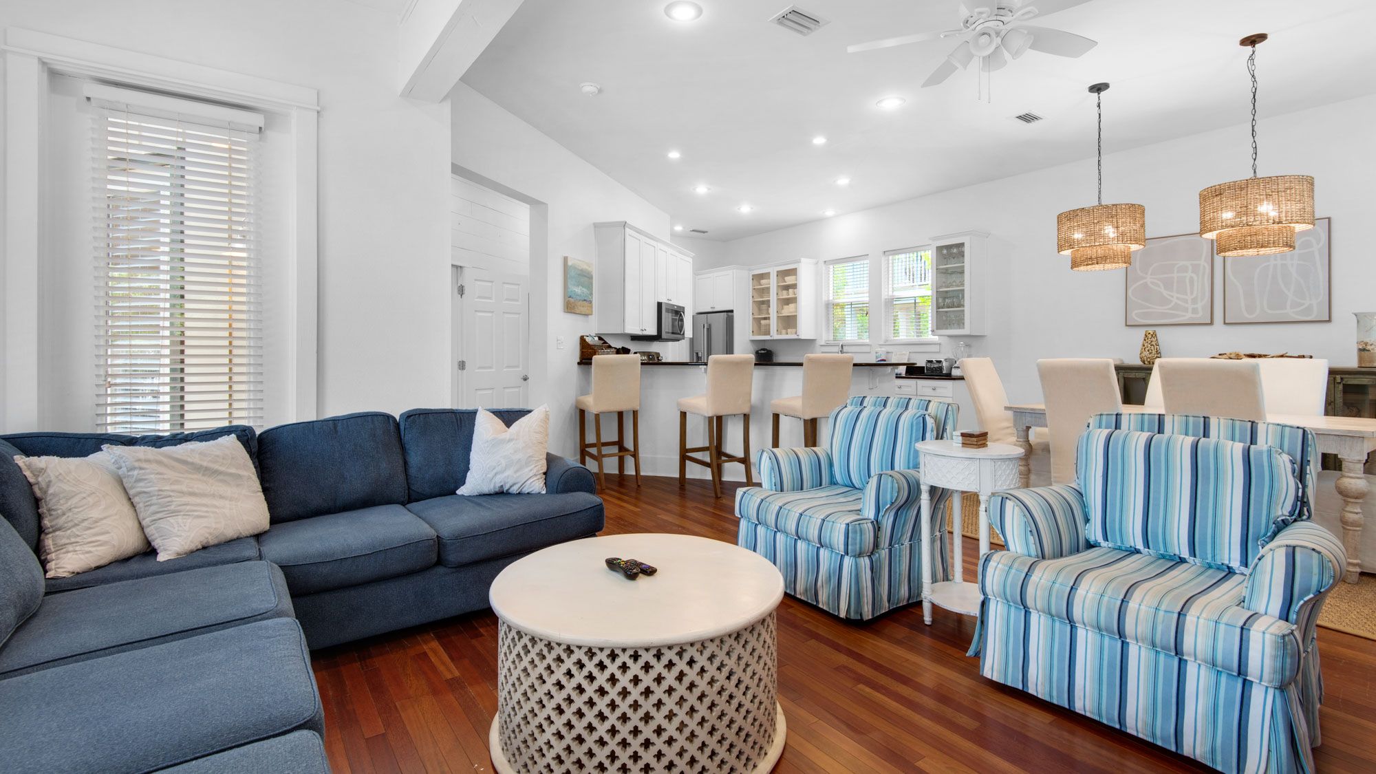 139 N Ryan St - Living area