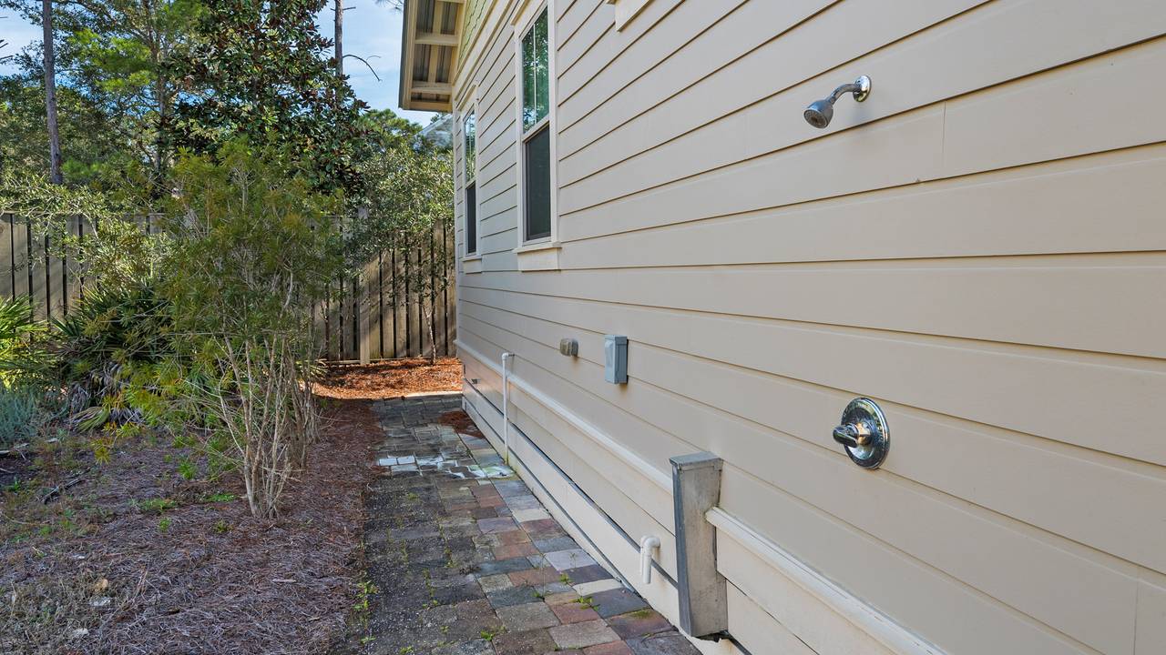 Green Flag Day: Outdoor Shower Green Flag Day: Outdoor Shower