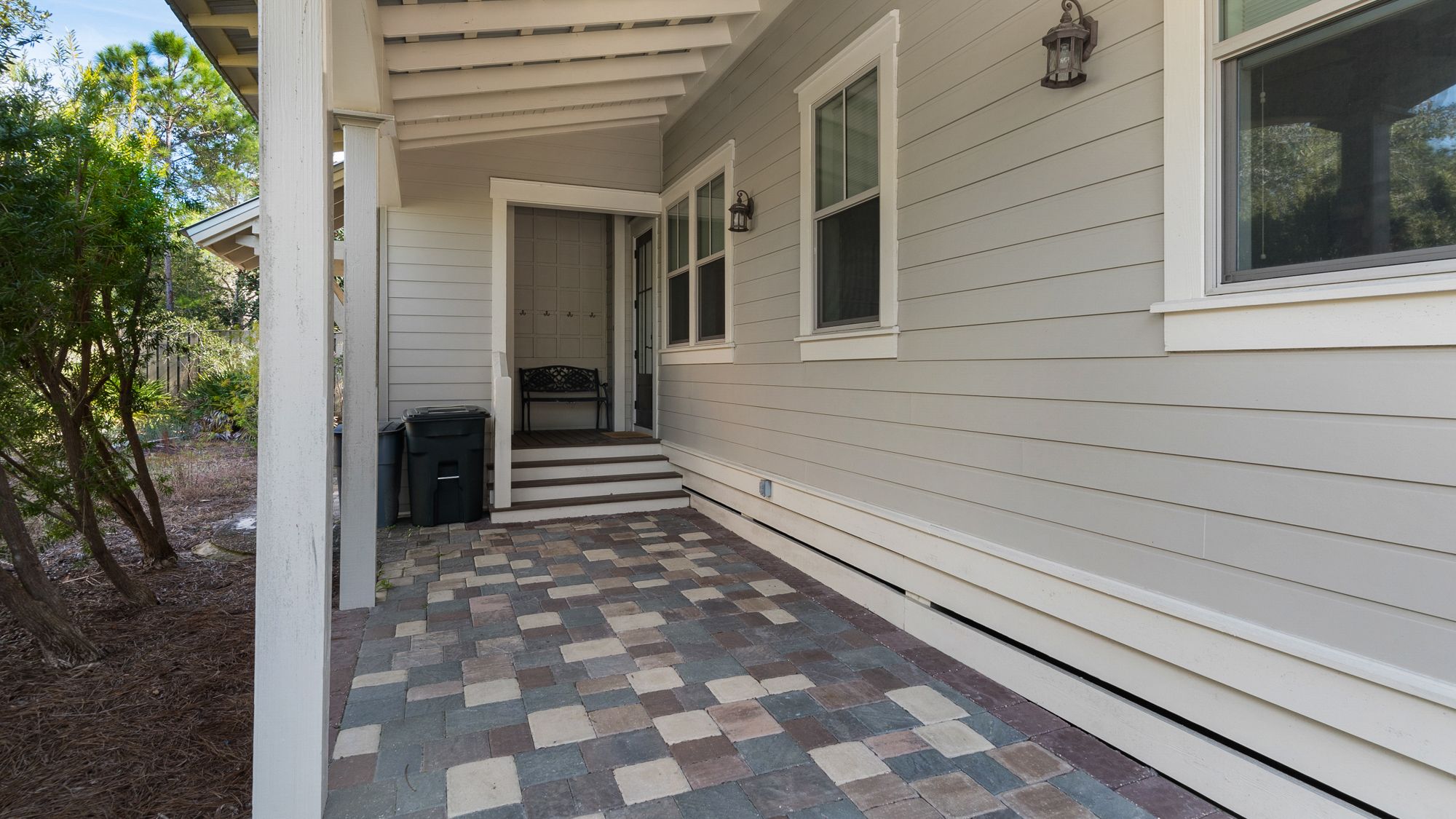 Green Flag Day: Exterior