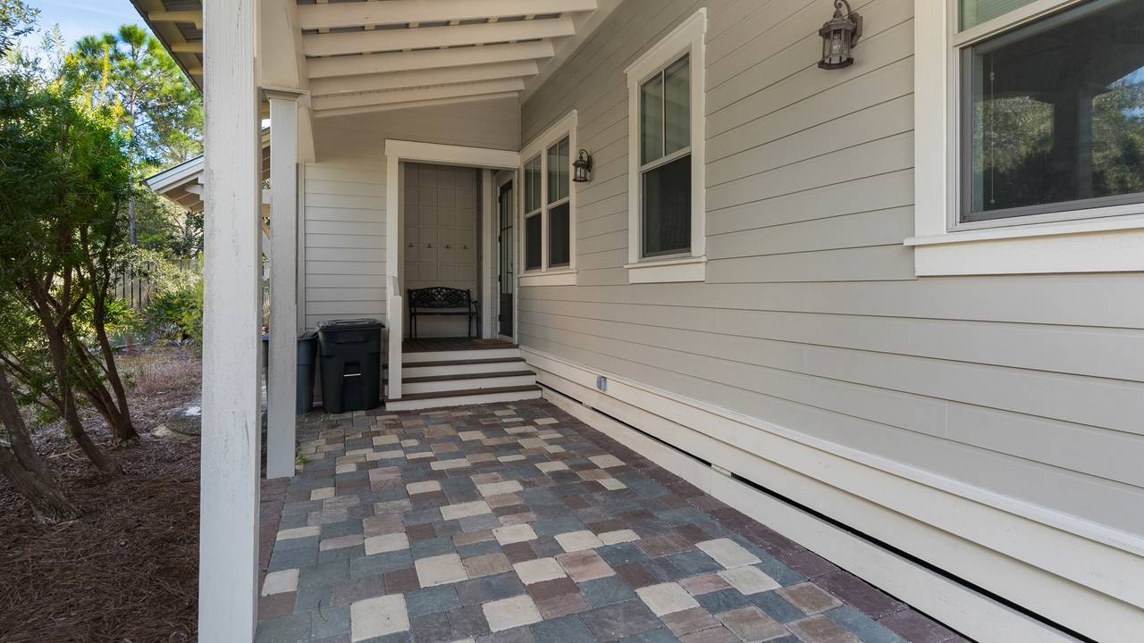 Green Flag Day: Exterior Green Flag Day: Exterior