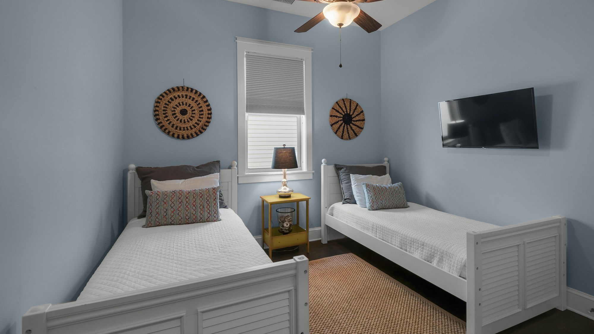 Green Flag Day: 2 Twins Bedroom