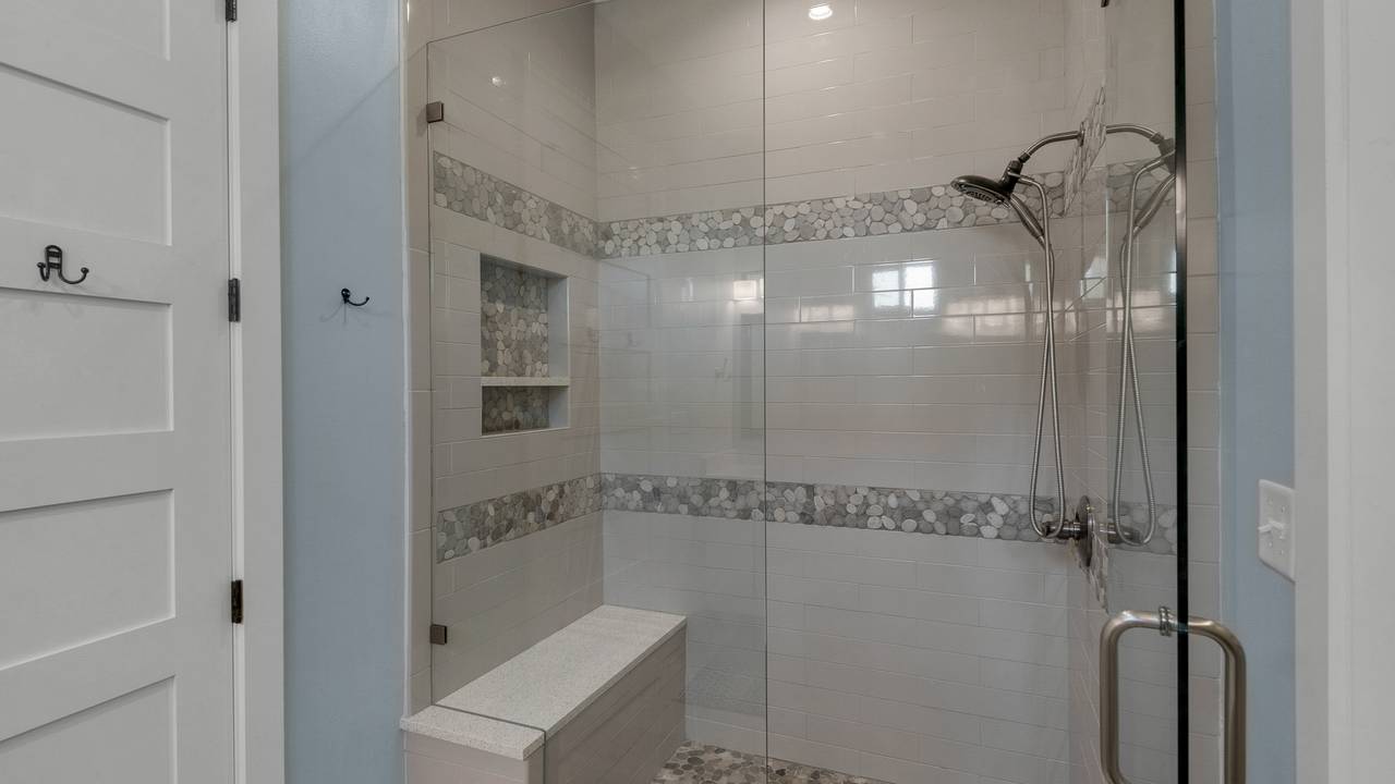 Green Flag Day: King Bedroom, Private Bathroom Green Flag Day: King Bedroom, Private Bathroom