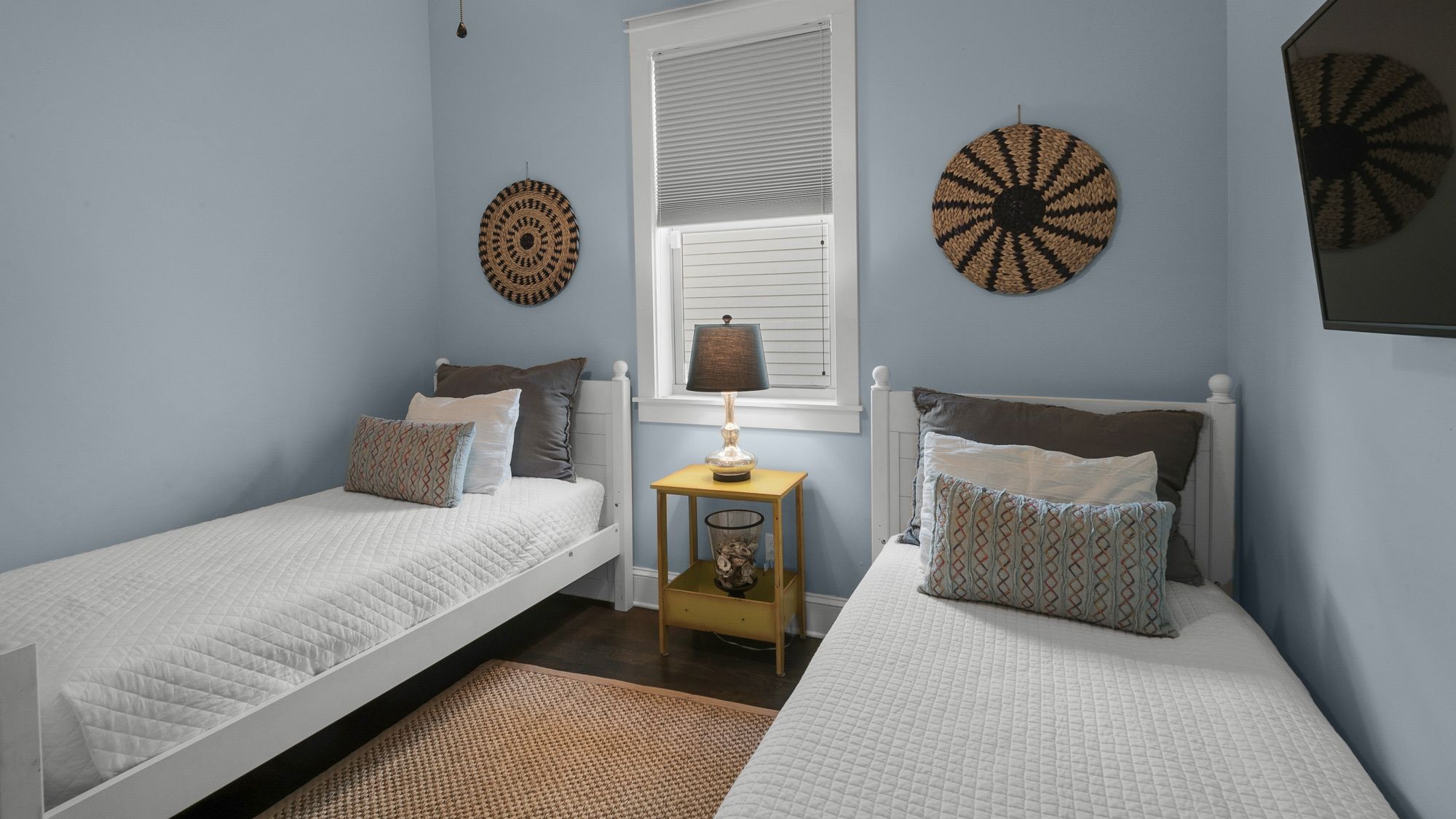 Green Flag Day: 2 Twins Bedroom