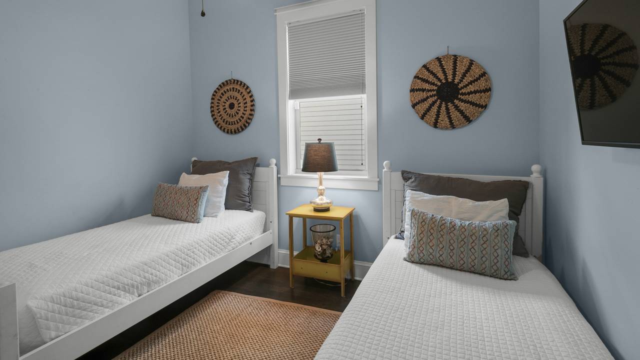 Green Flag Day: 2 Twins Bedroom Green Flag Day: 2 Twins Bedroom