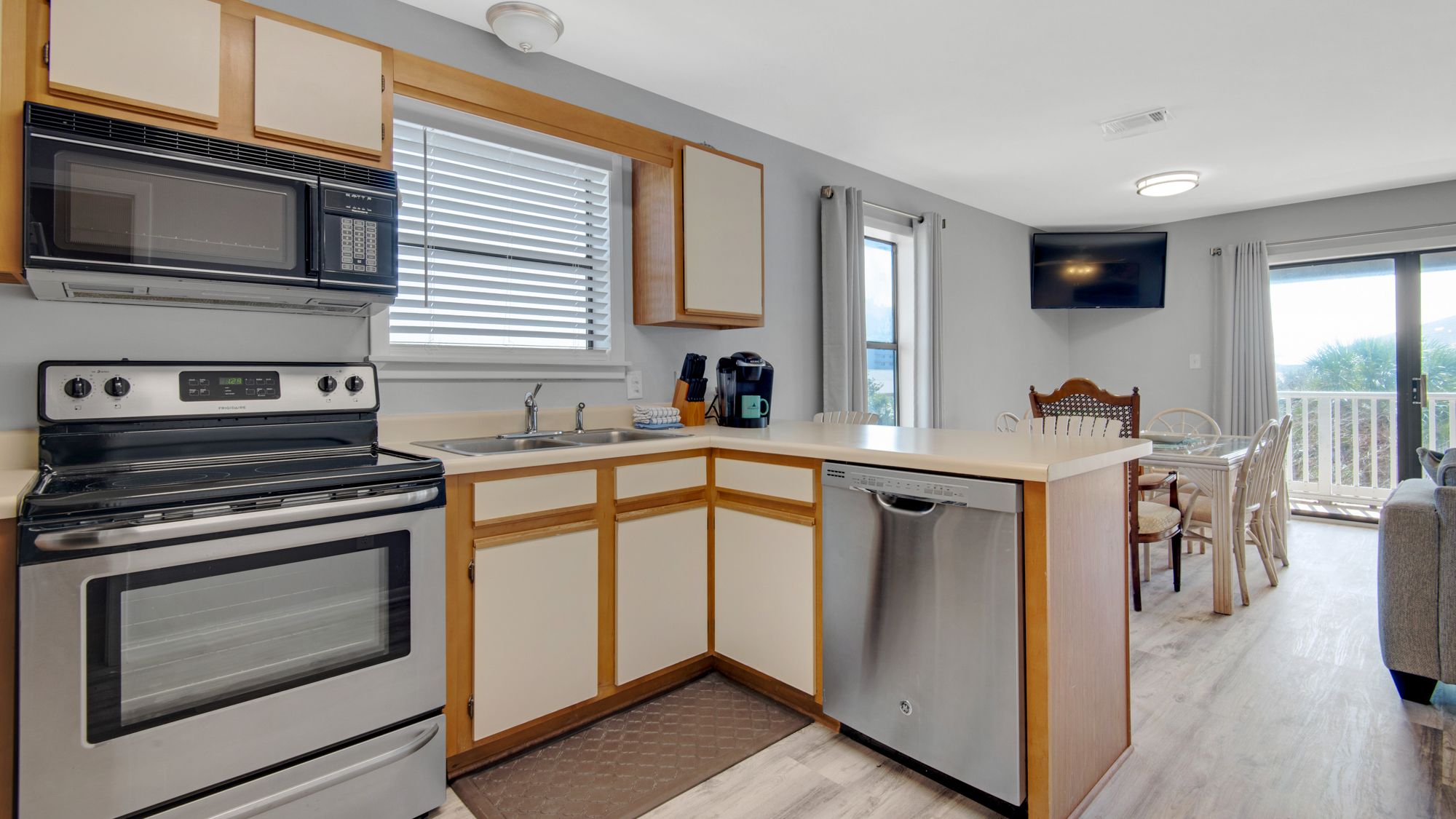 Beachwood Villas 12I Kitchen