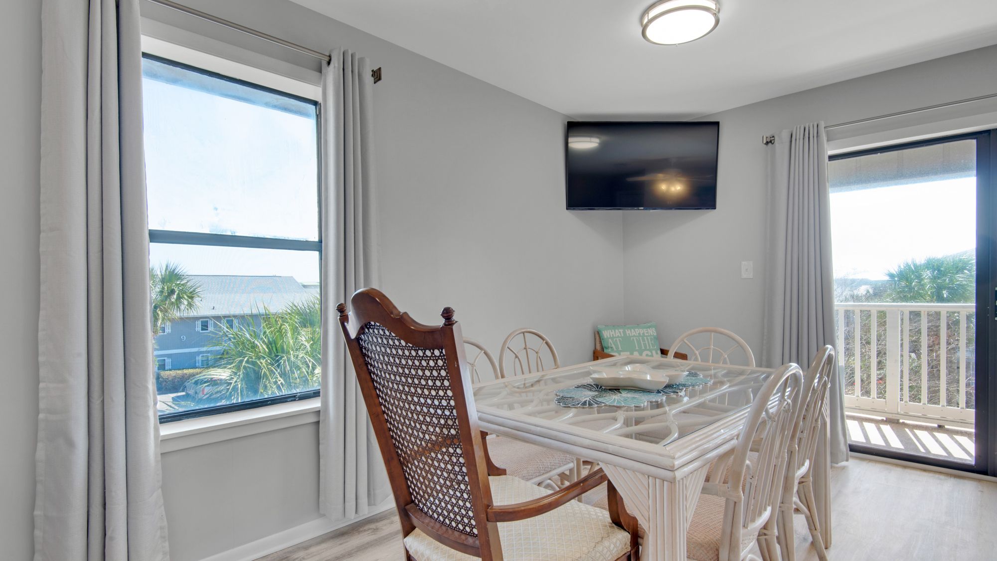 Beachwood Villas 12I Dining Area