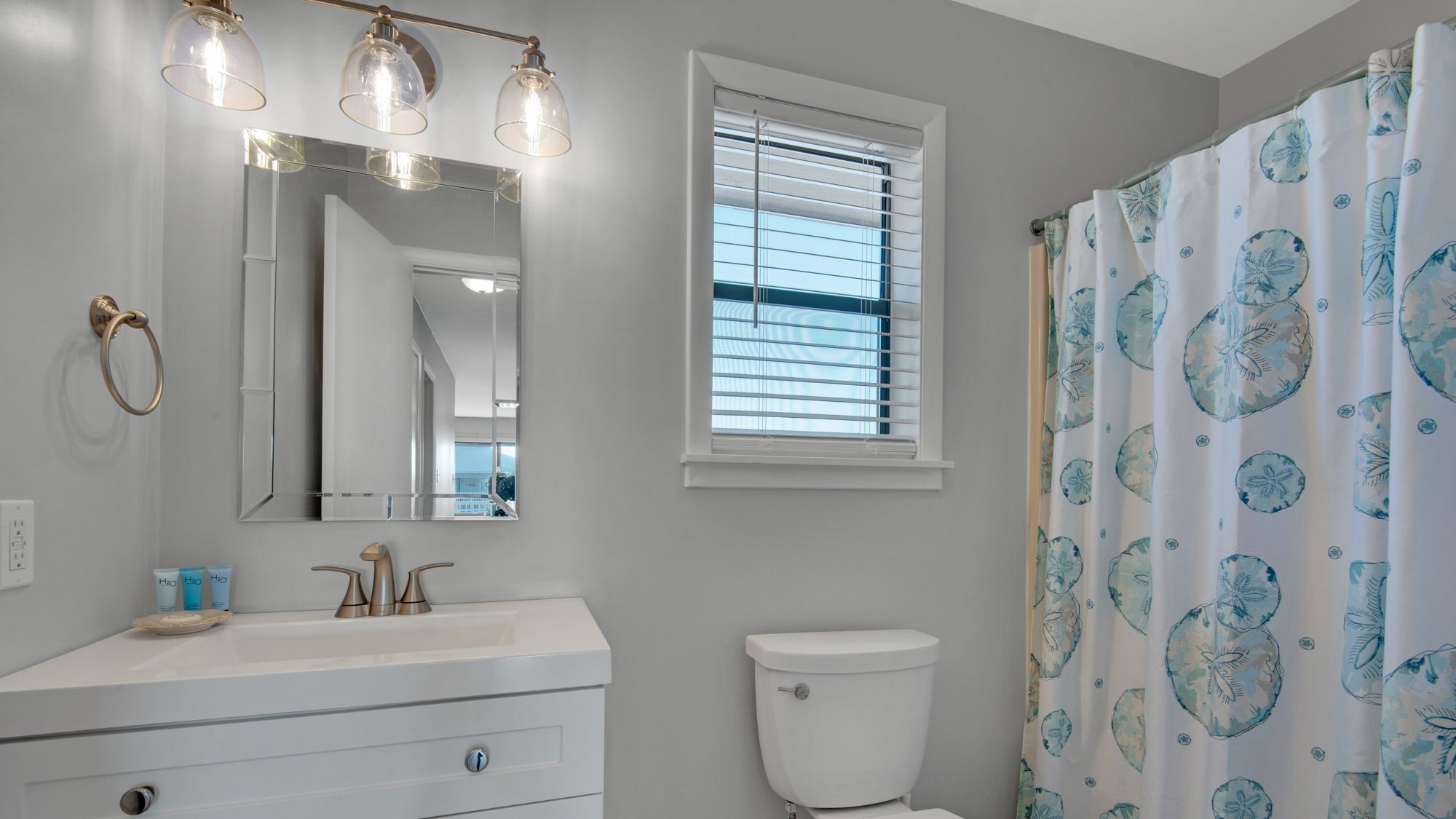 Beachwood Villas 12I Guest Bathroom