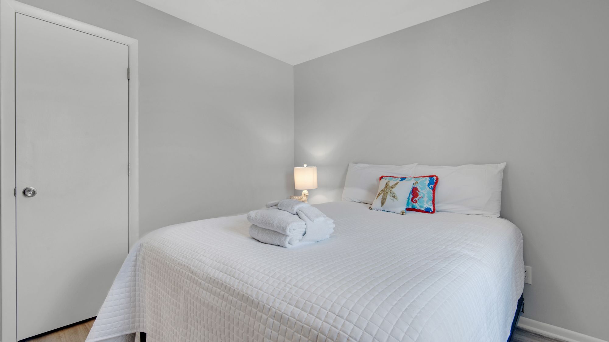 Beachwood Villas 12I Queen Guest Bedroom