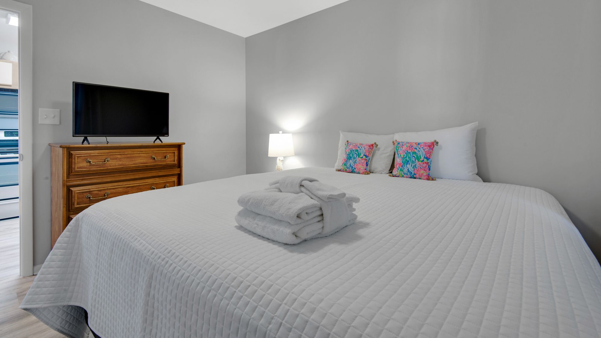 Beachwood Villas 12I King Guest Bedroom