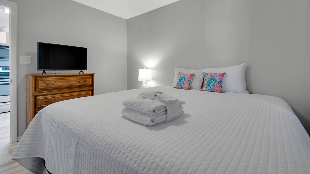 Beachwood Villas 12I King Guest Bedroom Beachwood Villas 12I King Guest Bedroom