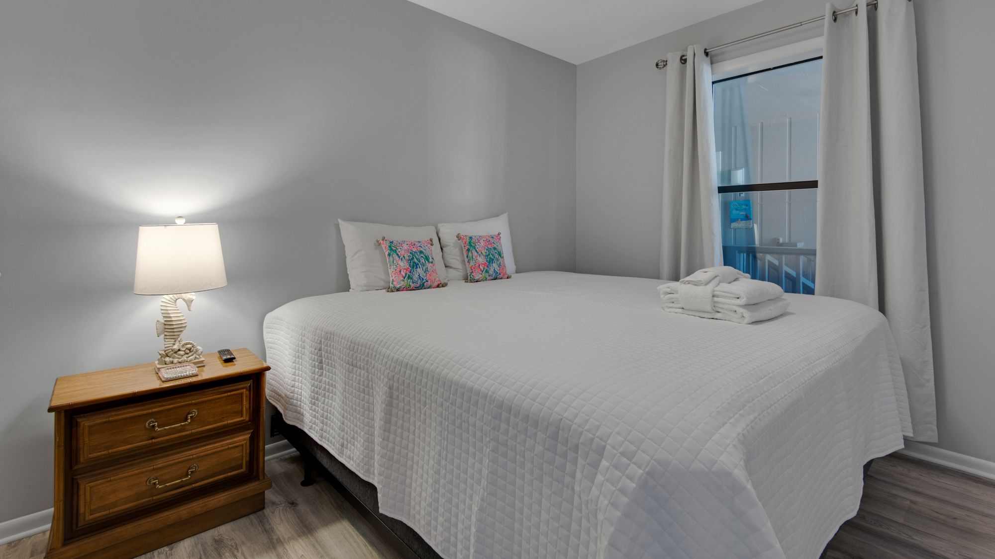 Beachwood Villas 12I King Guest Bedroom