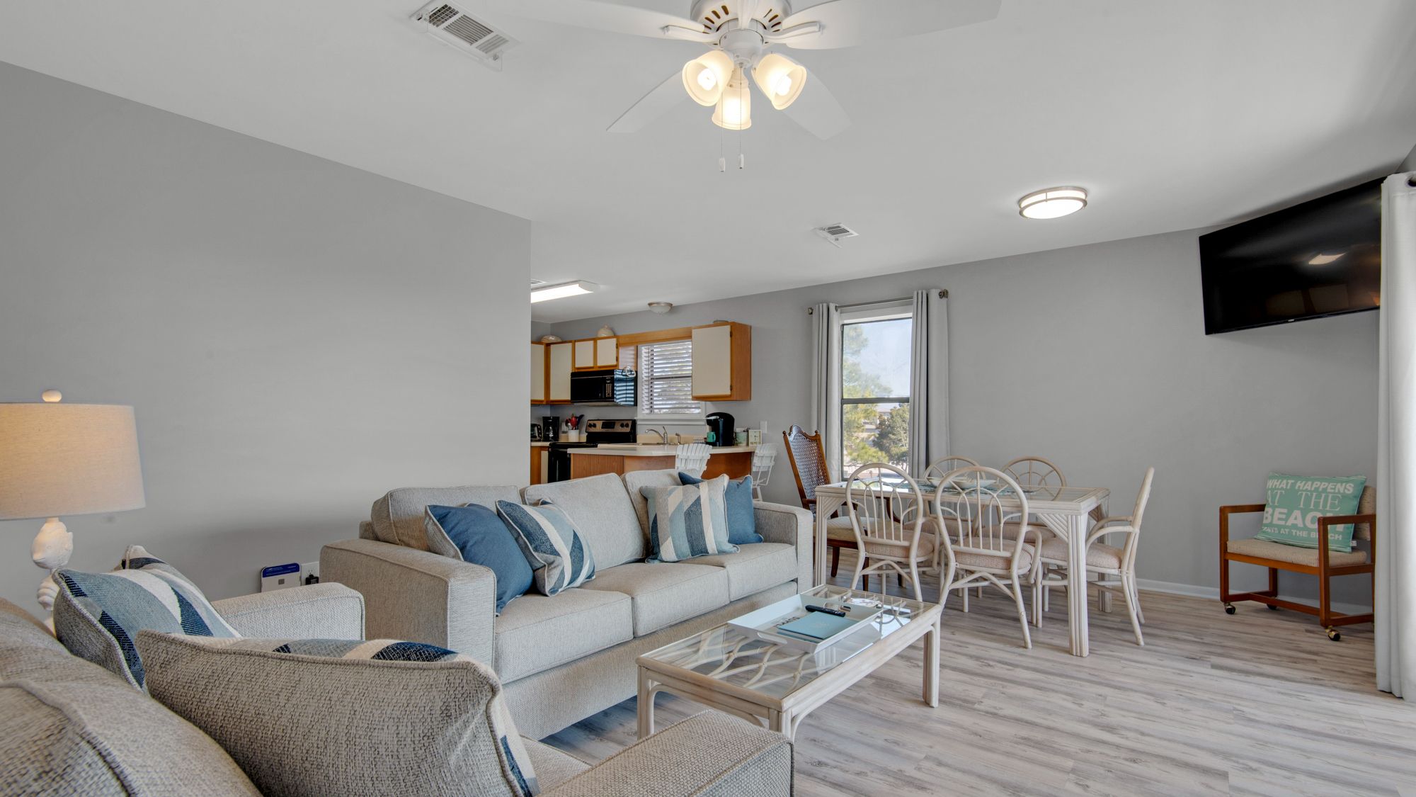 Beachwood Villas 12I Main Living Area