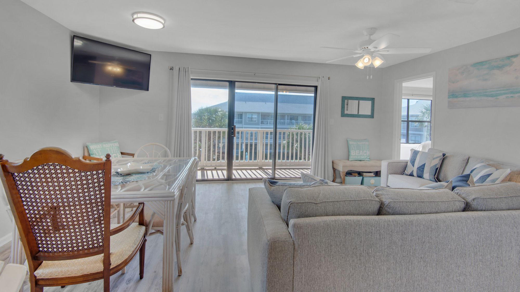 Beachwood Villas 12I Main Living Area