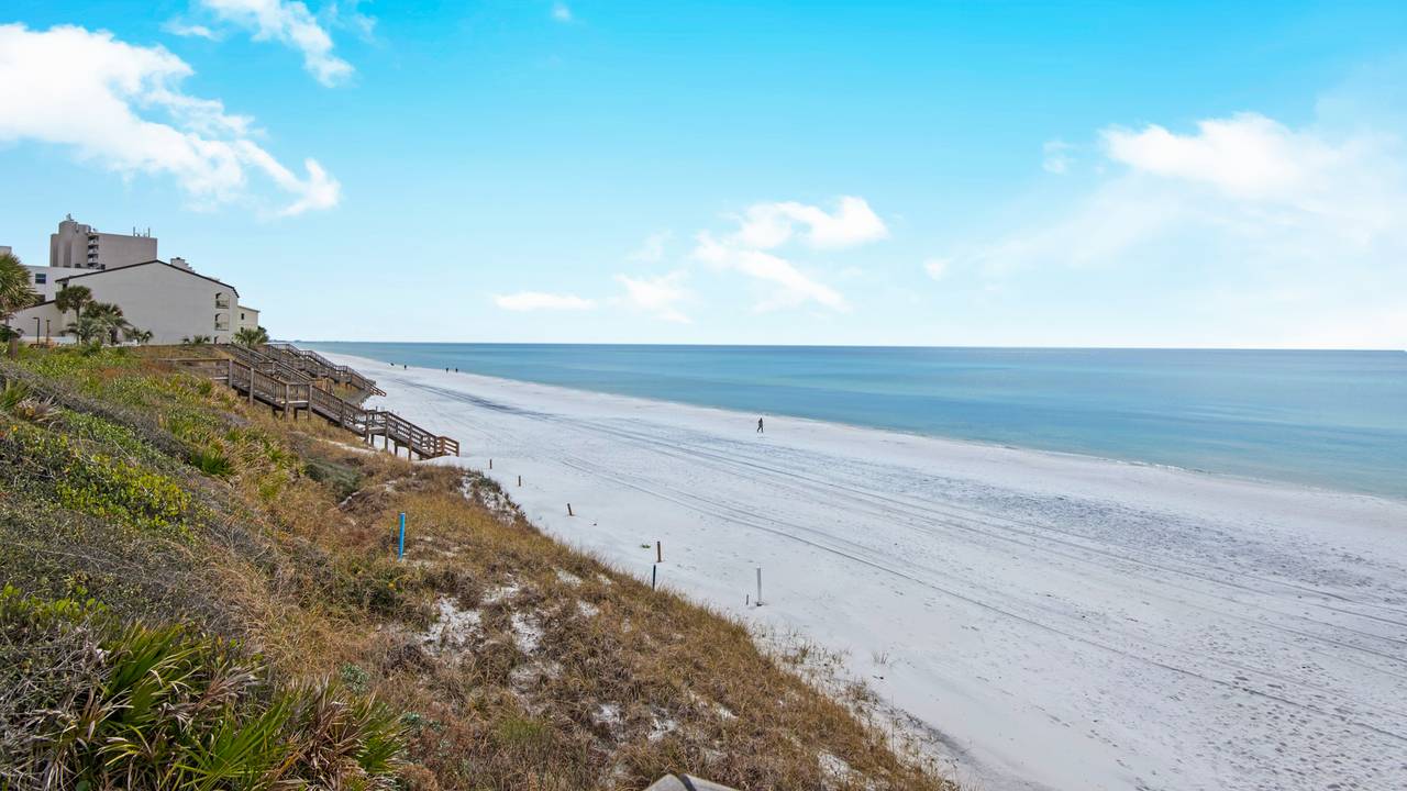 Pelayo Beach Access Just 2 minutes from Making Memories Pelayo Beach Access Just 2 minutes from Making Memories