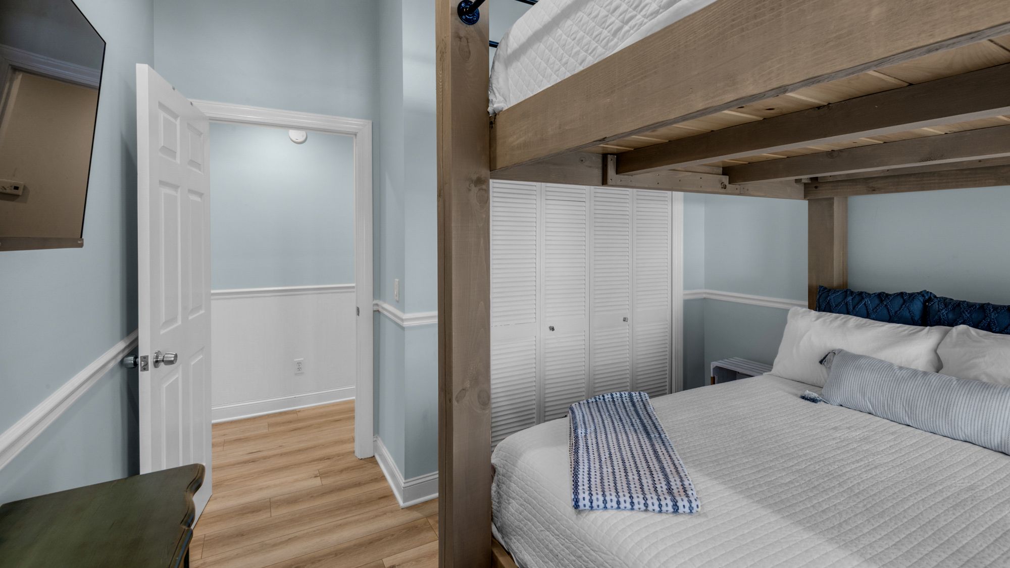 Making Memories 2nd Floor Queen Bedroom