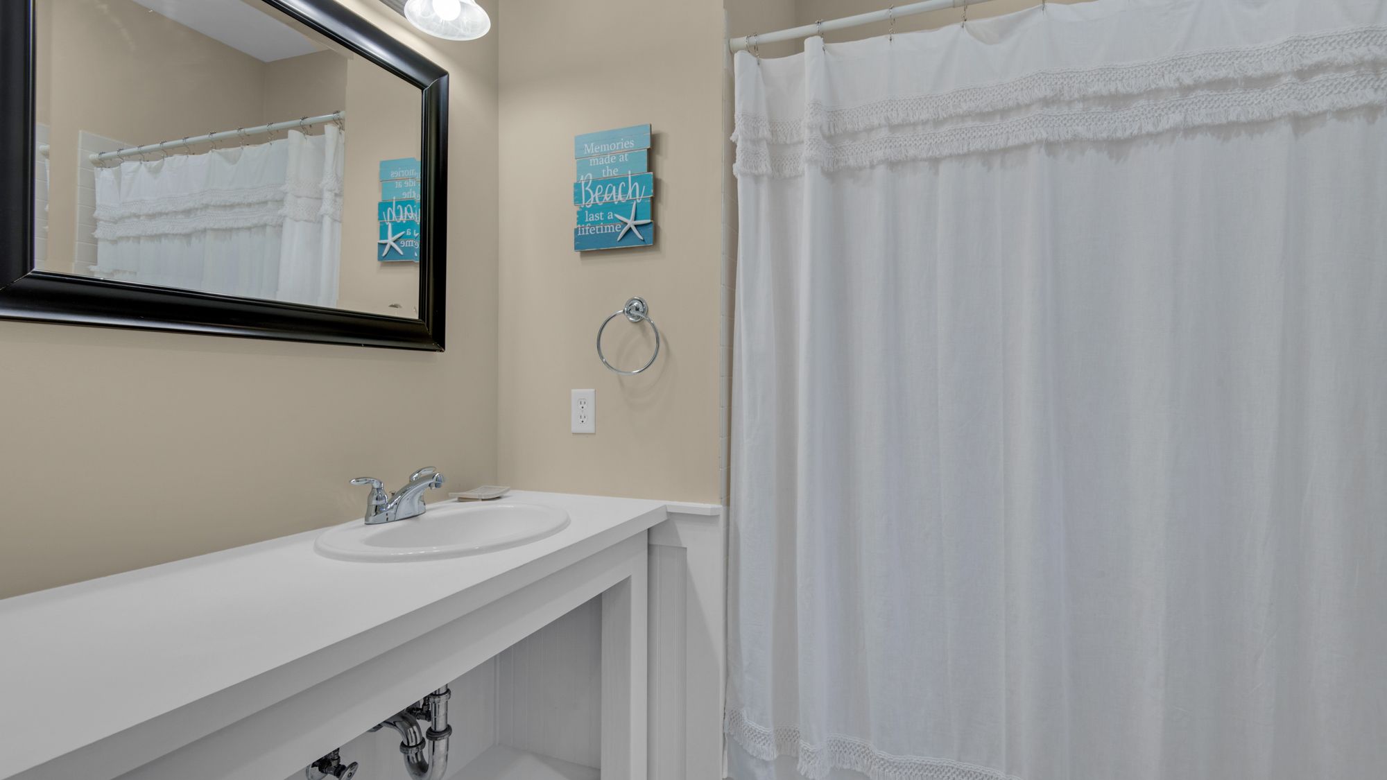 By The Wave Bedroom 1's Private Bathroom