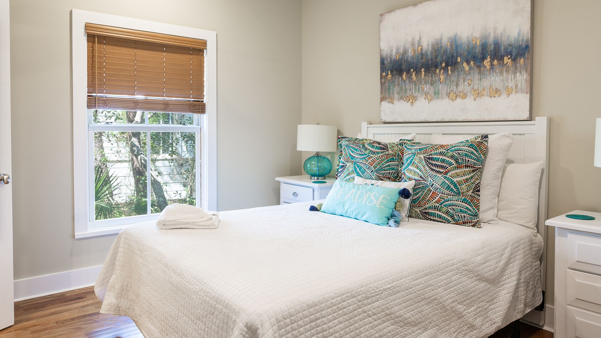 By The Wave Queen Bedroom with Private Bathroom