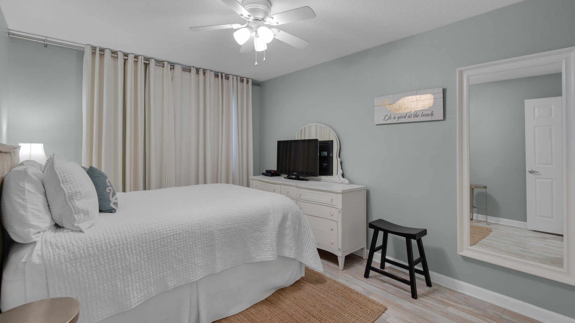 Mistral 1 Queen Bedroom