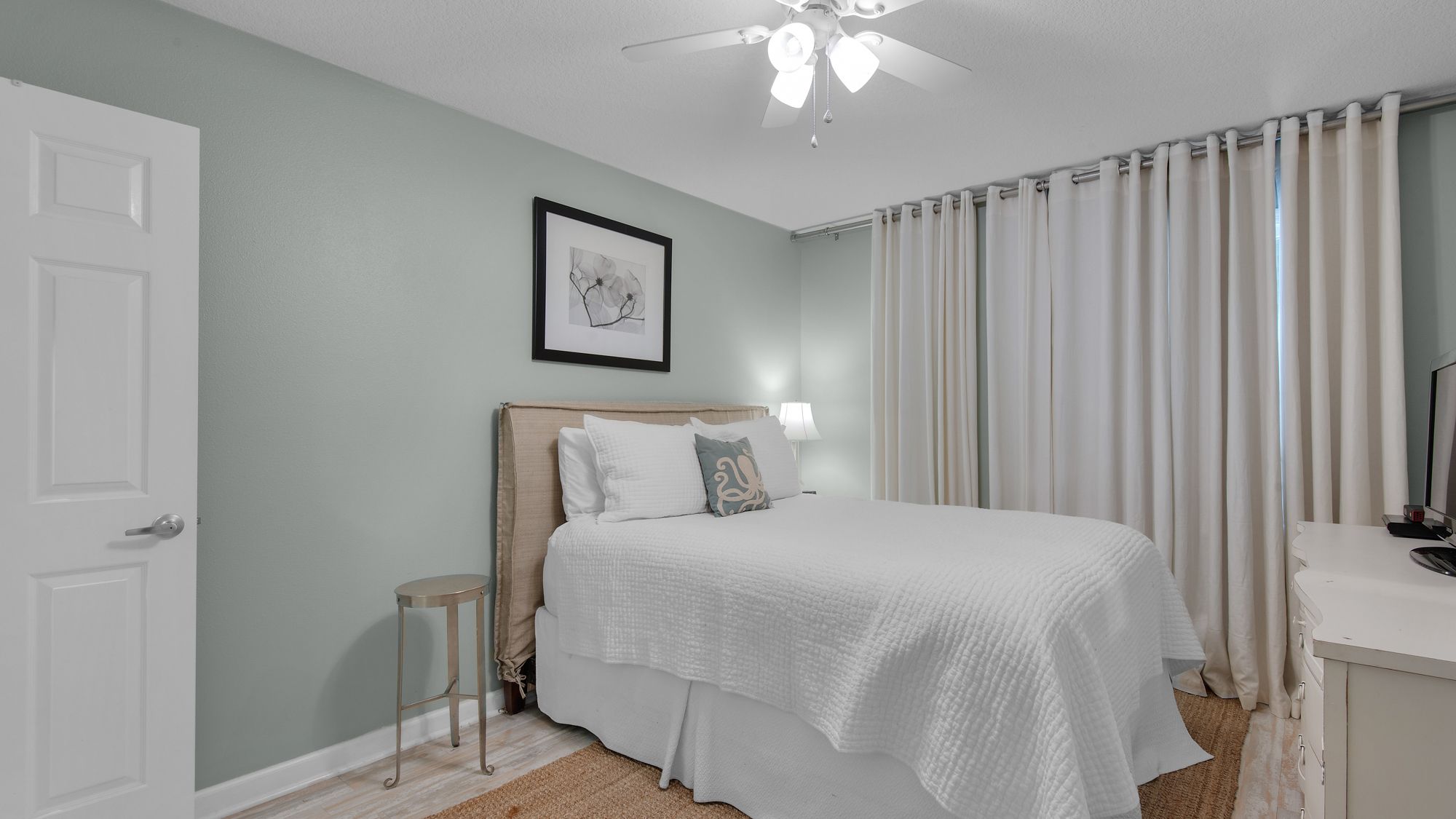 Mistral 1 Queen Bedroom