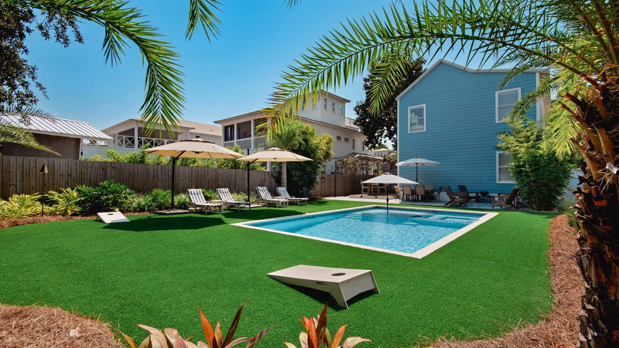 BLPIN Private Pool w/ Sun loungers and Umbrellas