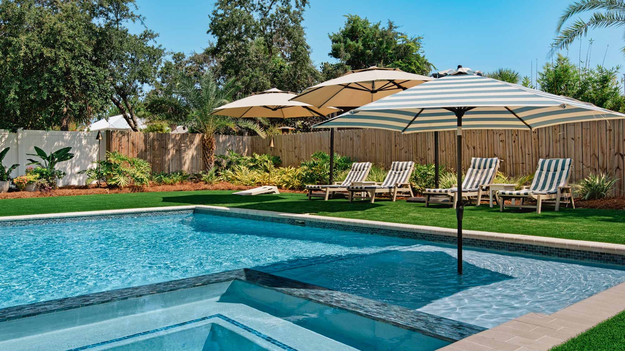 BLPIN Private Pool w/ Sun loungers and Umbrellas