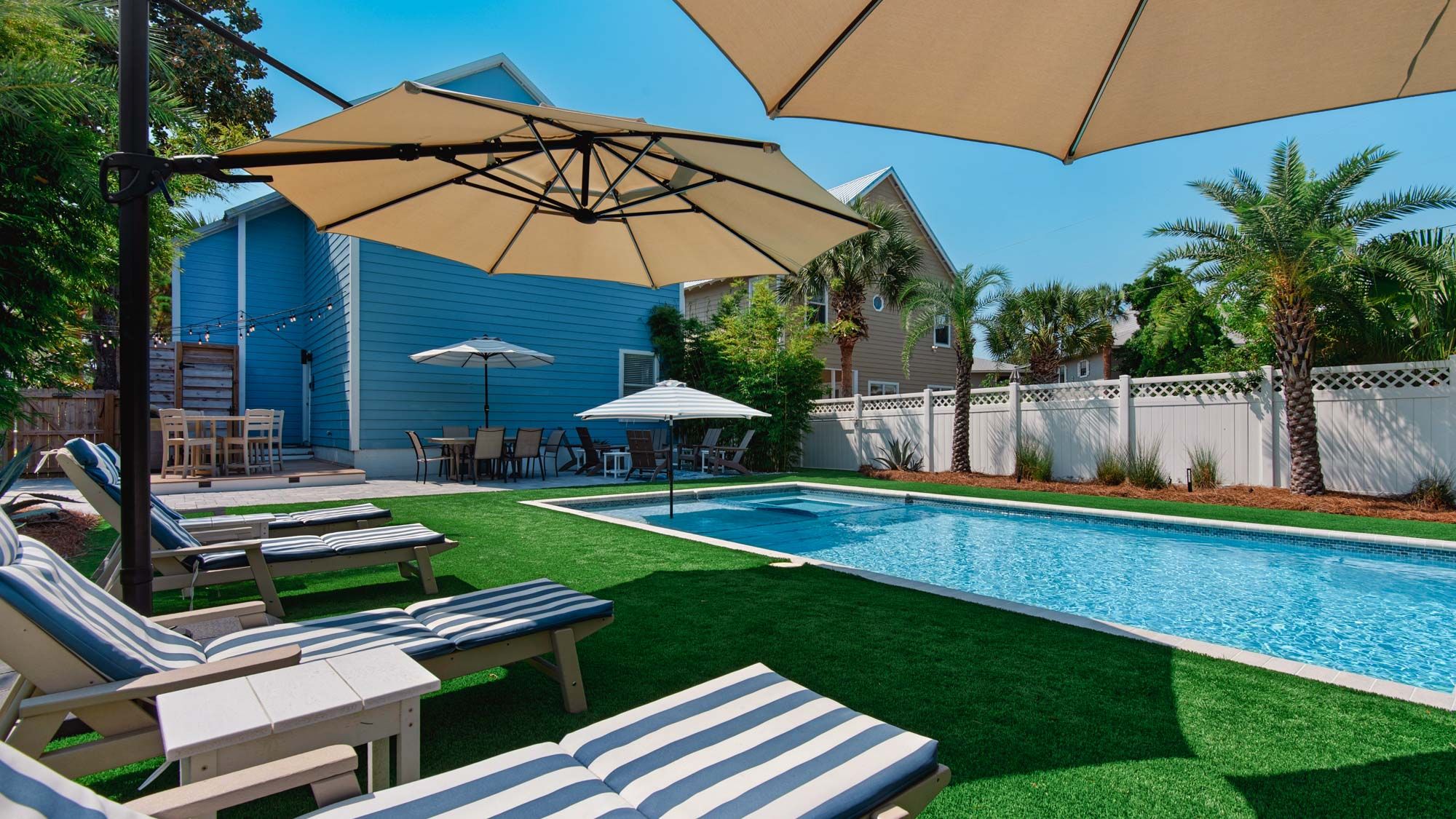 BLPIN Private Pool w/ Sun loungers and Umbrellas