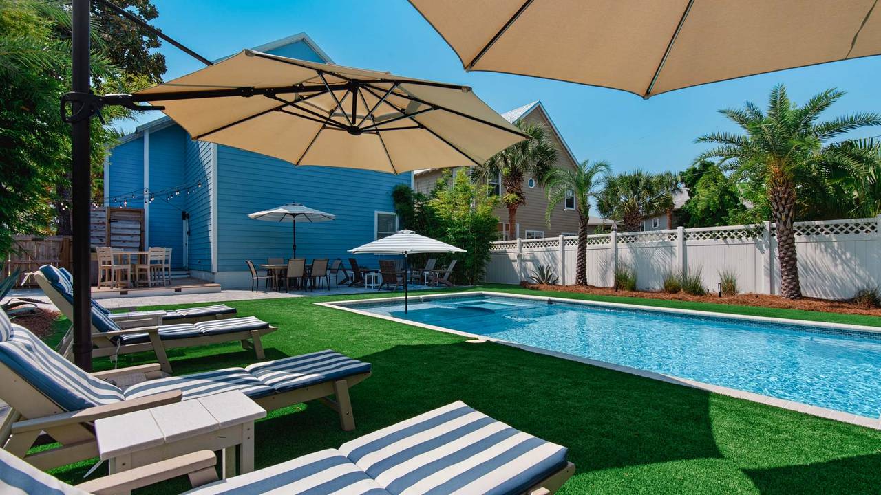 BLPIN Private Pool w/ Sun loungers and Umbrellas BLPIN Private Pool w/ Sun loungers and Umbrellas