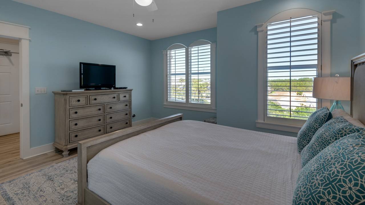 Monterey C301 Queen Bedroom Monterey C301 Queen Bedroom