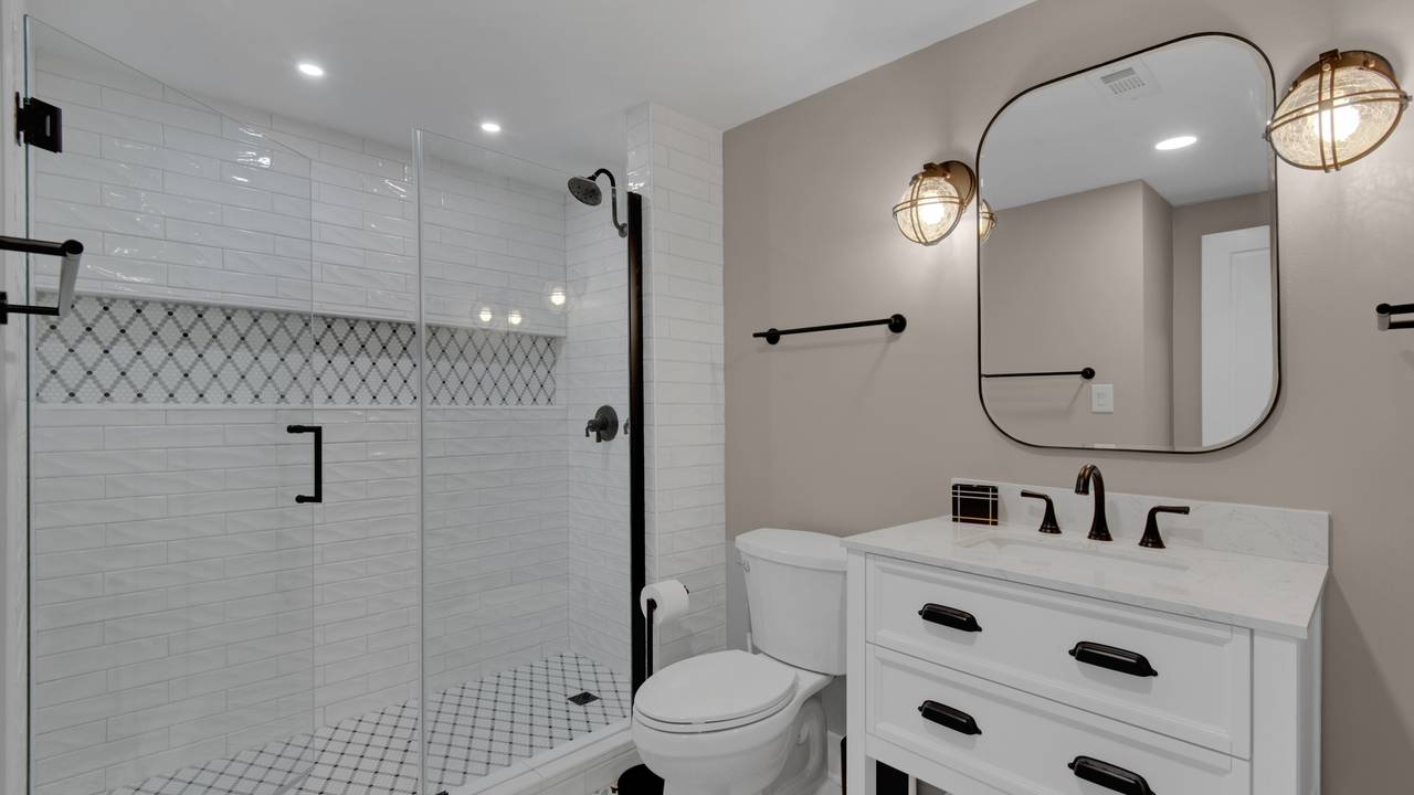 Emerald Hill 13 Bathroom Emerald Hill 13 Bathroom