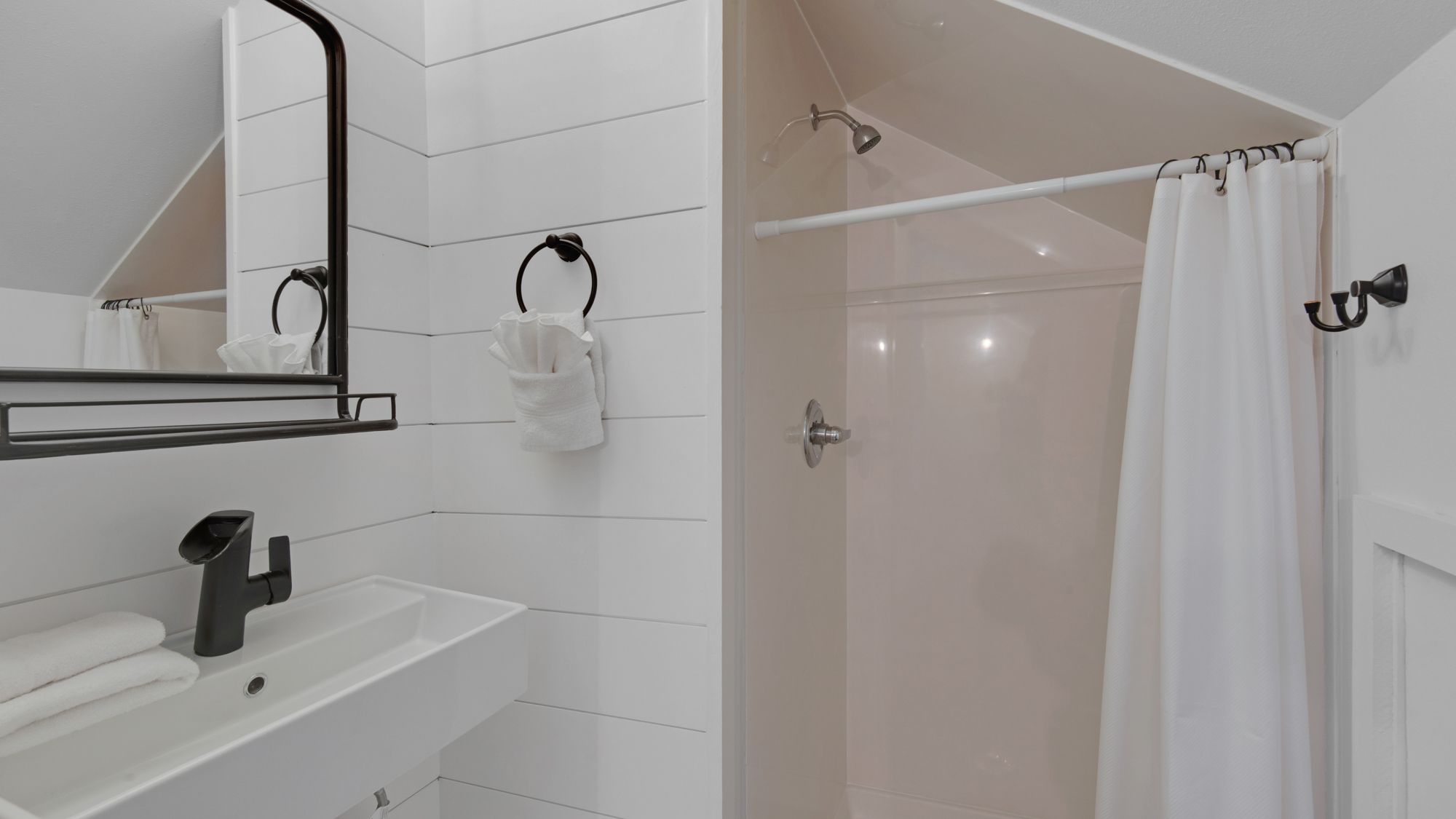 65 Brown Street 2nd Floor Private Bathroom