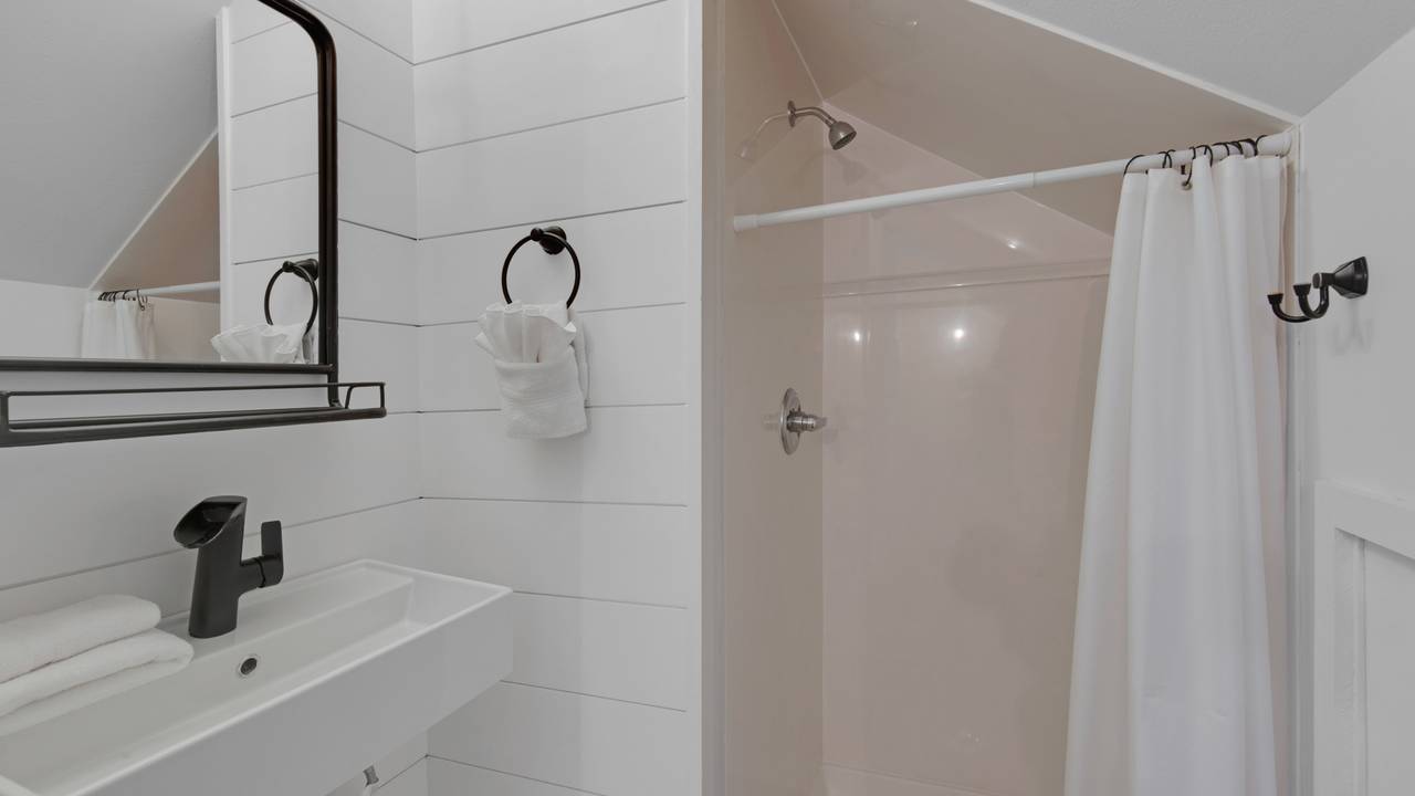 65 Brown Street 2nd Floor Private Bathroom 65 Brown Street 2nd Floor Private Bathroom