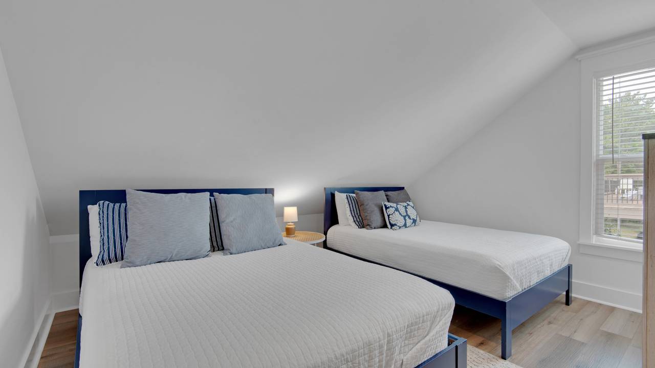 65 Brown Street 2nd Floor 2 Queen Bedroom 65 Brown Street 2nd Floor 2 Queen Bedroom