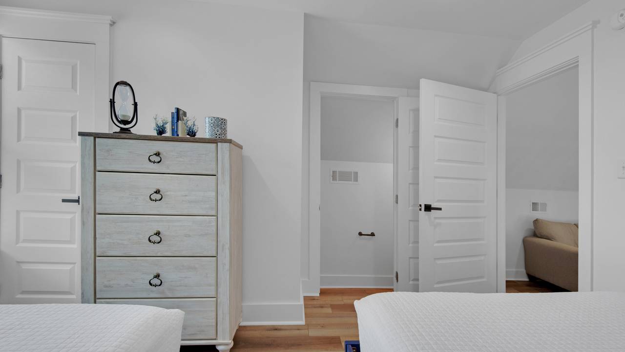 65 Brown Street 2nd Floor 2 Queen Bedroom 65 Brown Street 2nd Floor 2 Queen Bedroom