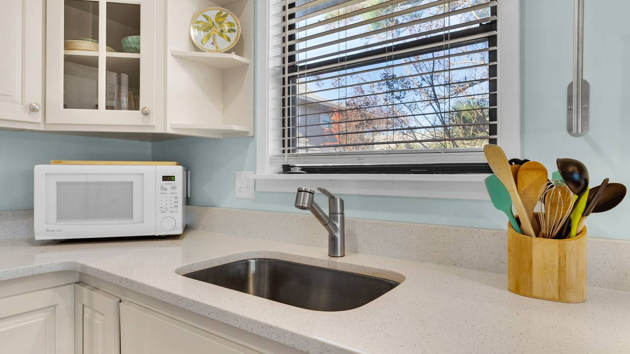 Beachwood Villas 1H - Kitchen Beachwood Villas 1H - Kitchen