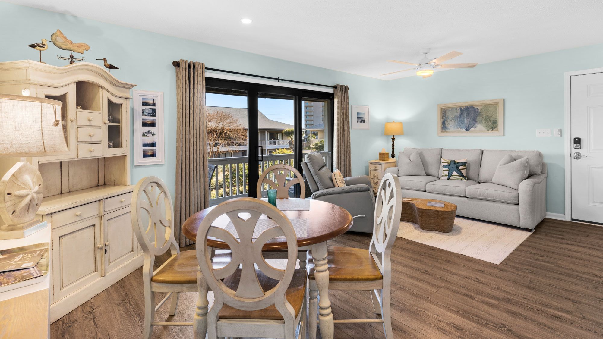 Beachwood Villas 1H - Living Area