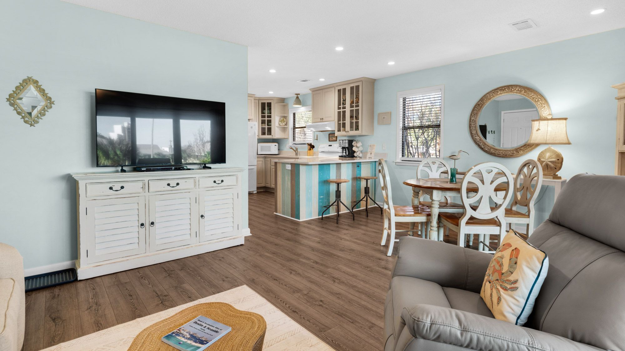 Beachwood Villas 1H - Living Area