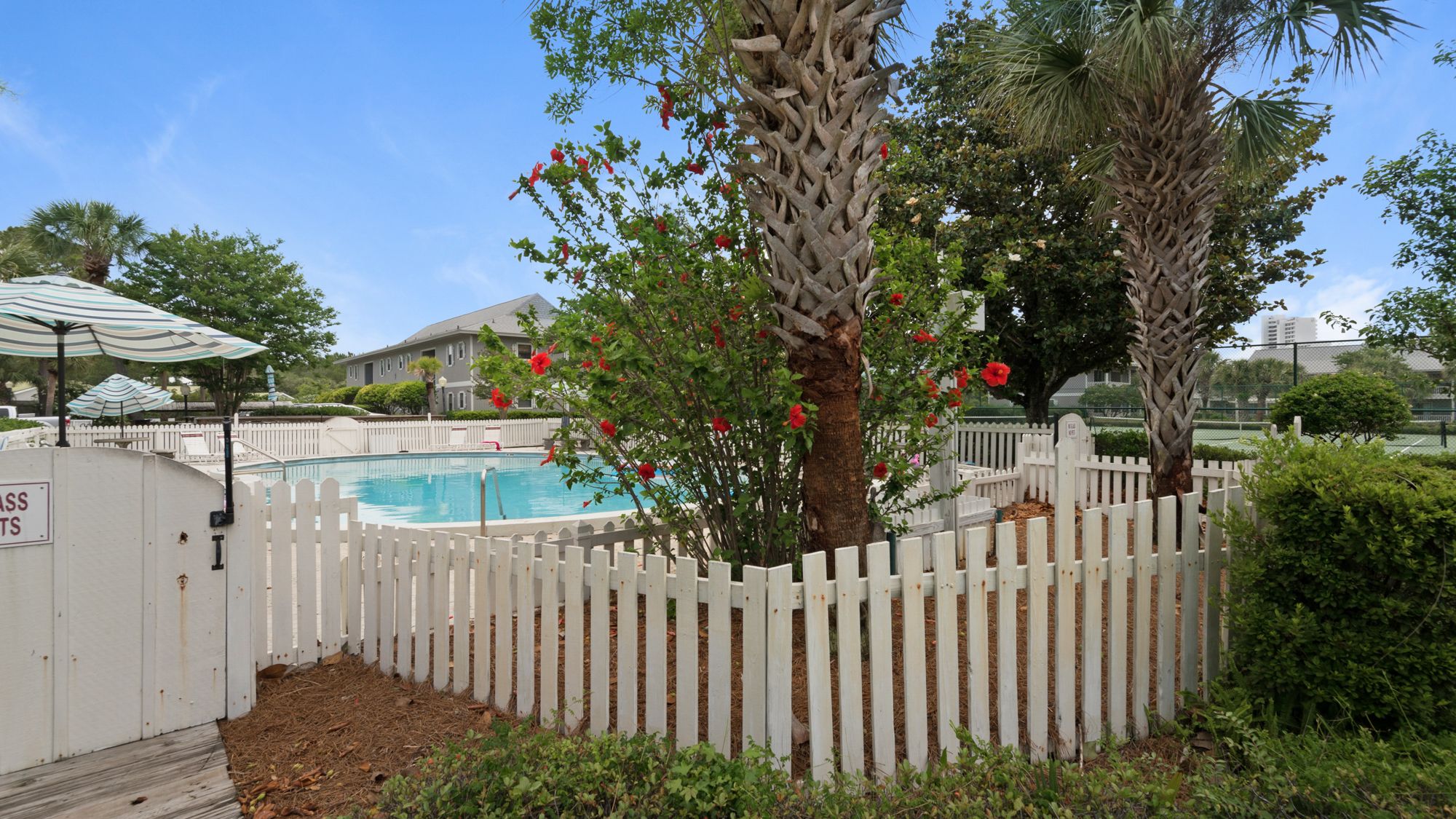 Beachwood Villas Grounds and Amenities