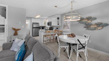 Beachwood Villas 4G - Dining into Kitchen area Beachwood Villas 4G - Dining into Kitchen area