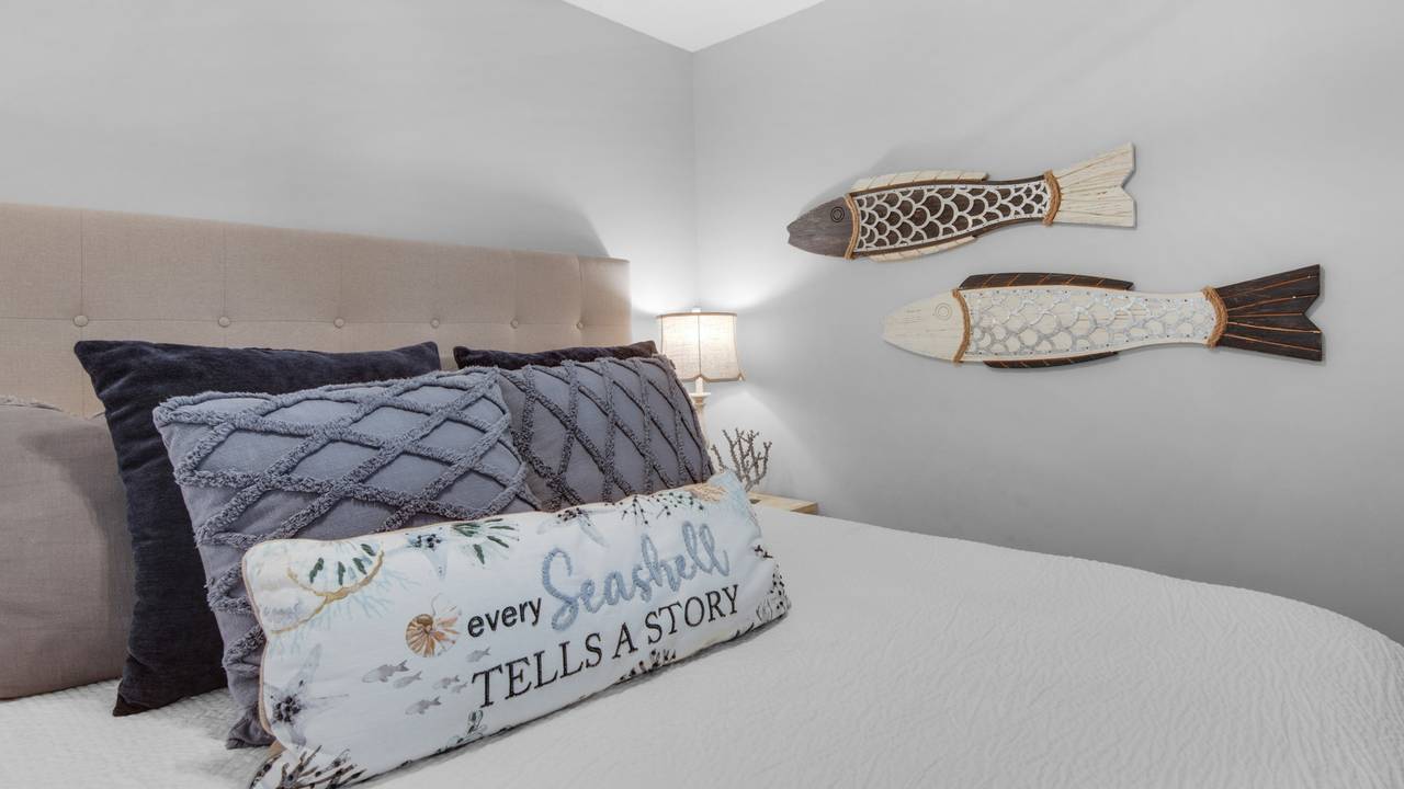 Beachwood Villas 4G - Bedroom w/ King bed Beachwood Villas 4G - Bedroom w/ King bed