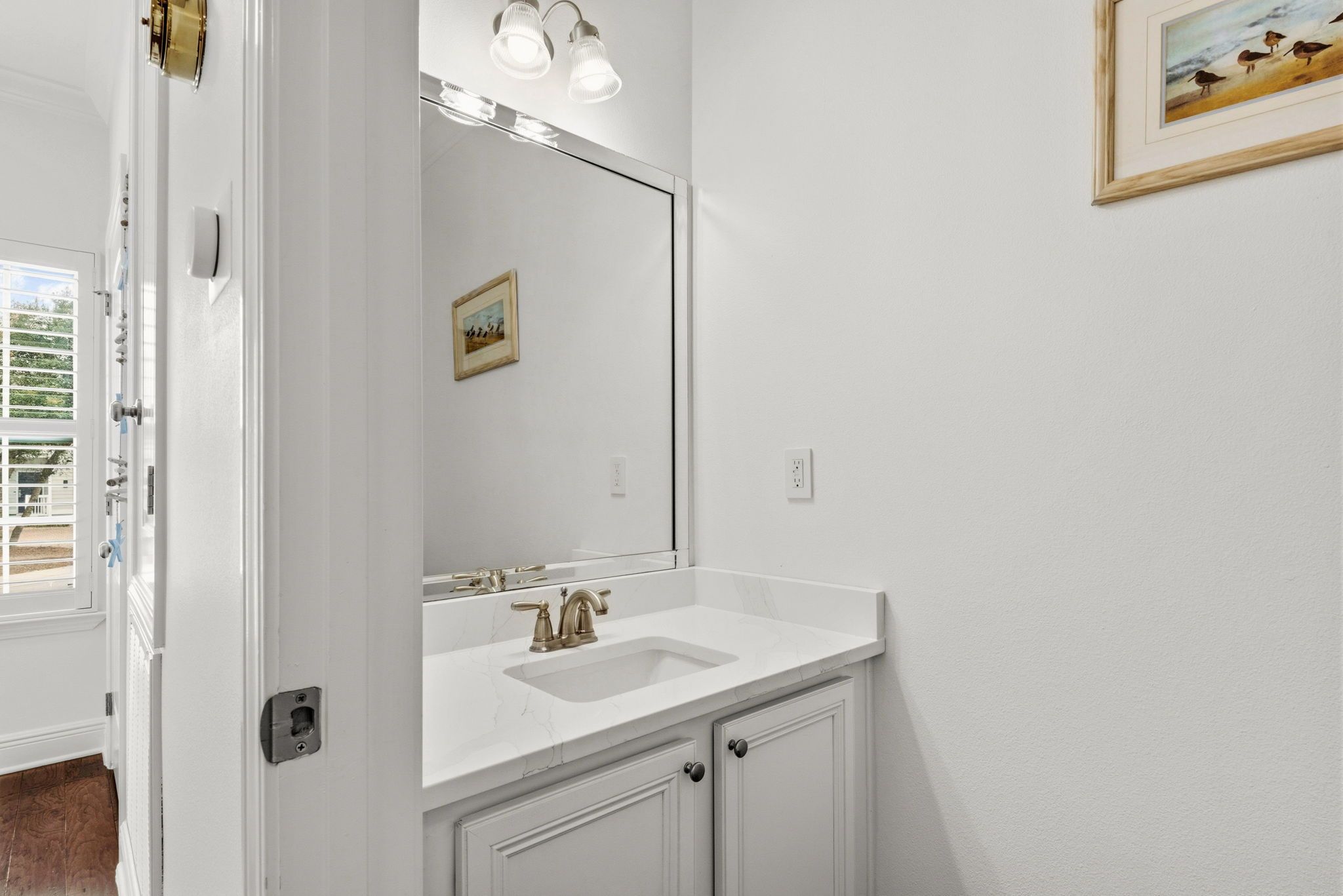 Blue Mar - Hallway Half bath