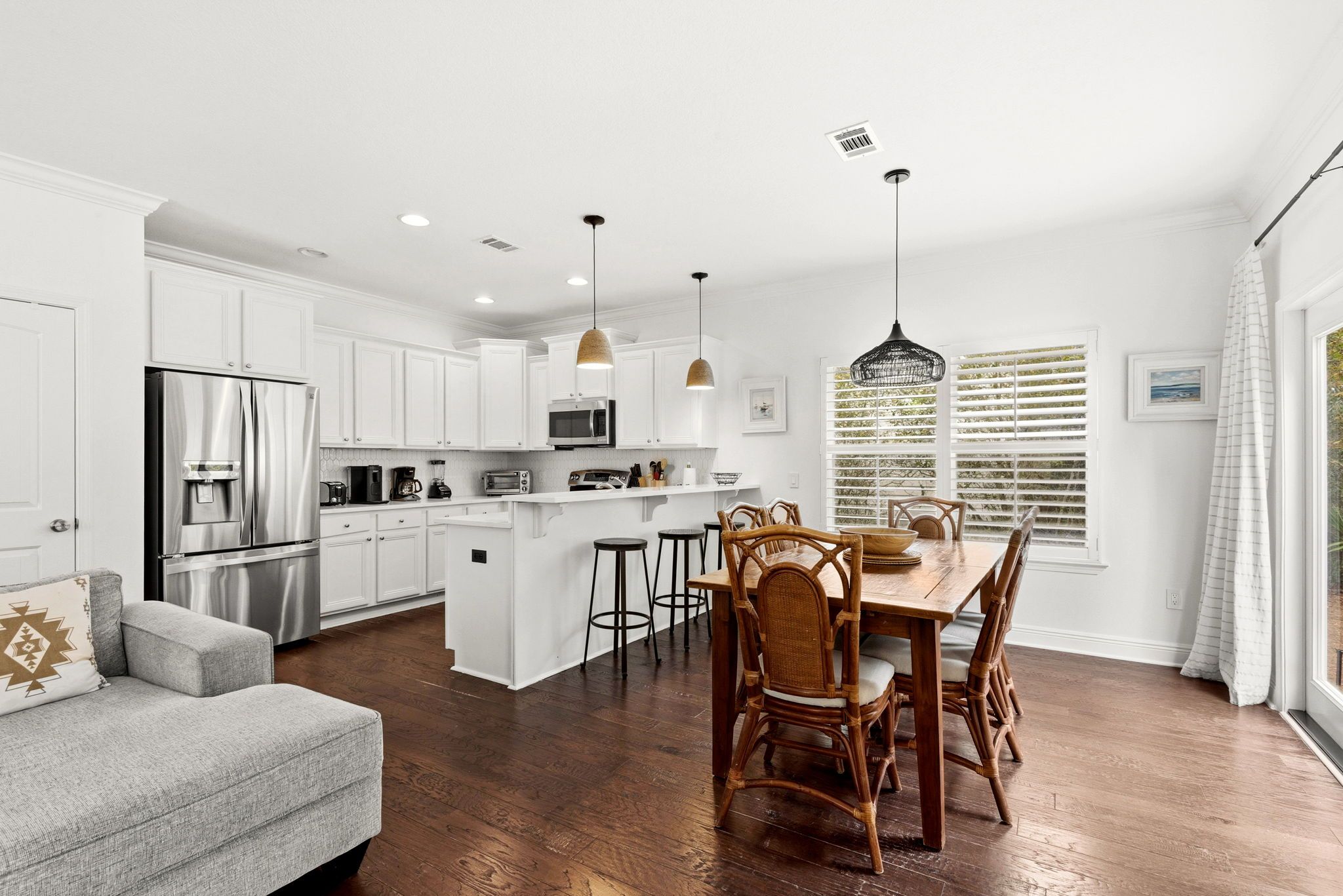 Blue Mar - Dining and Kitchen 