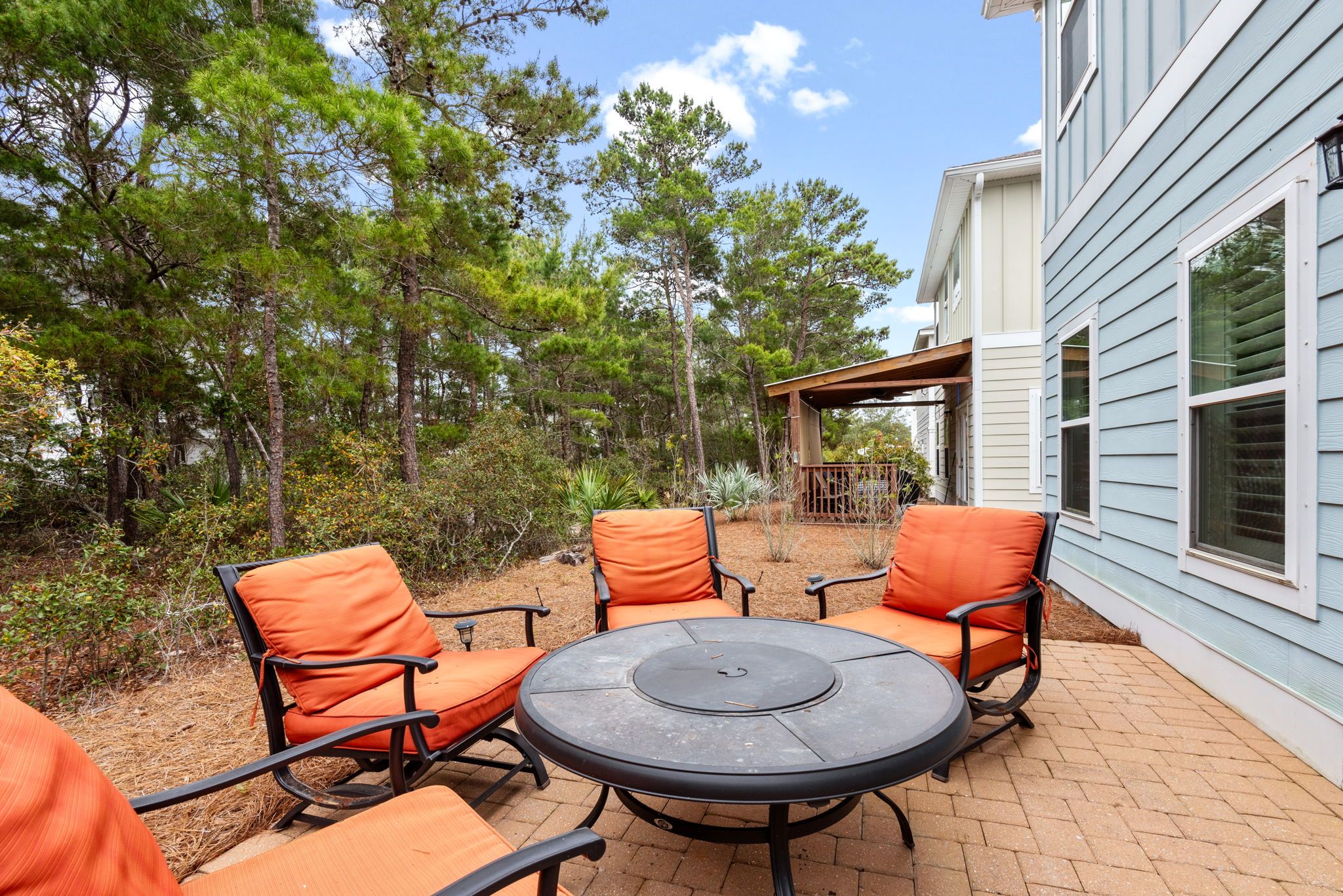 Blue Mar - Patio area with furniture