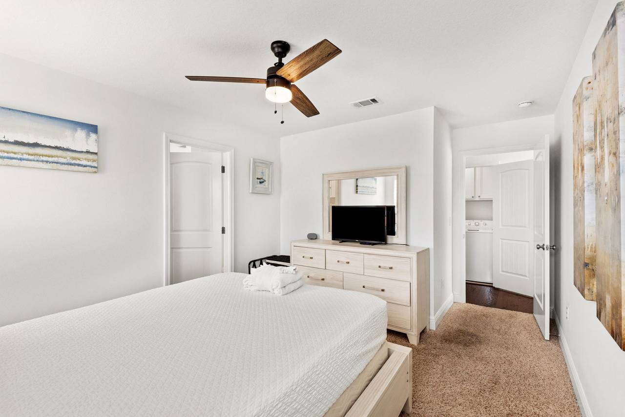Blue Mar - Guest bedroom 1 Blue Mar - Guest bedroom 1