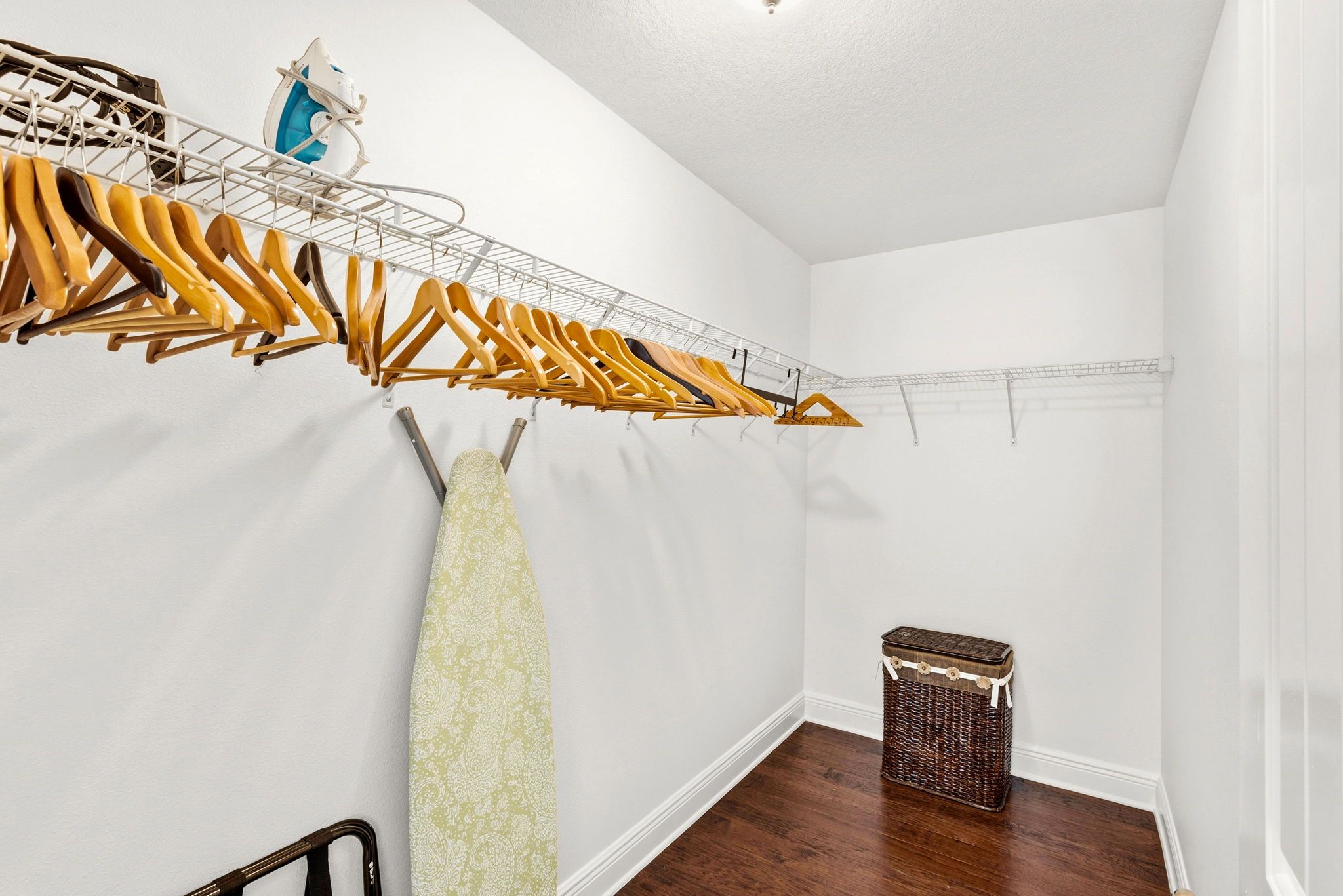 Blue Mar - Closet